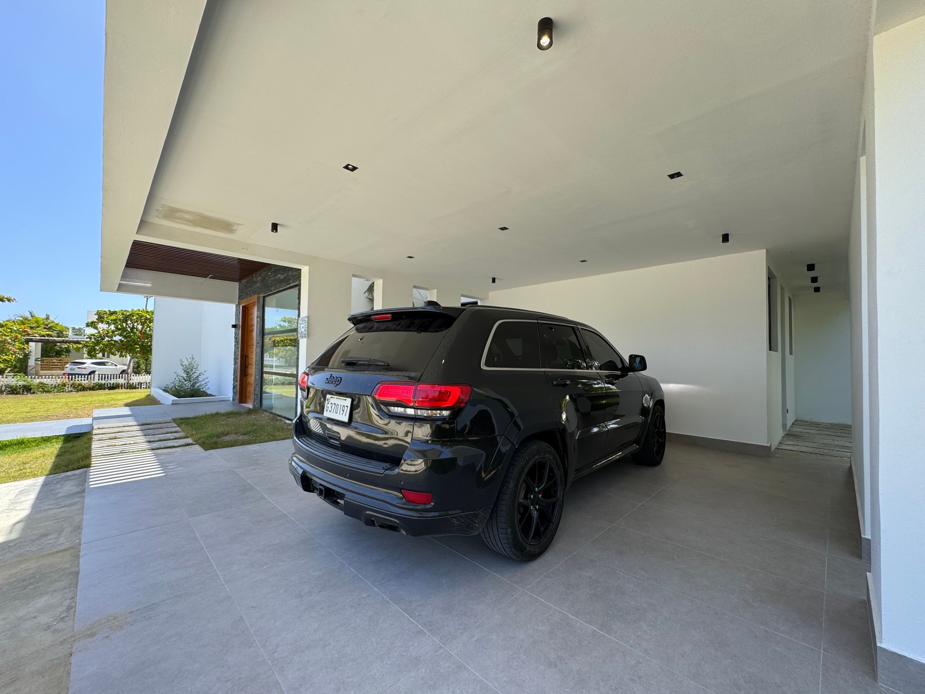 Вілла з 4 спальнями на завершальному етапі в Sosúa Ocean Village — Driveway & parking