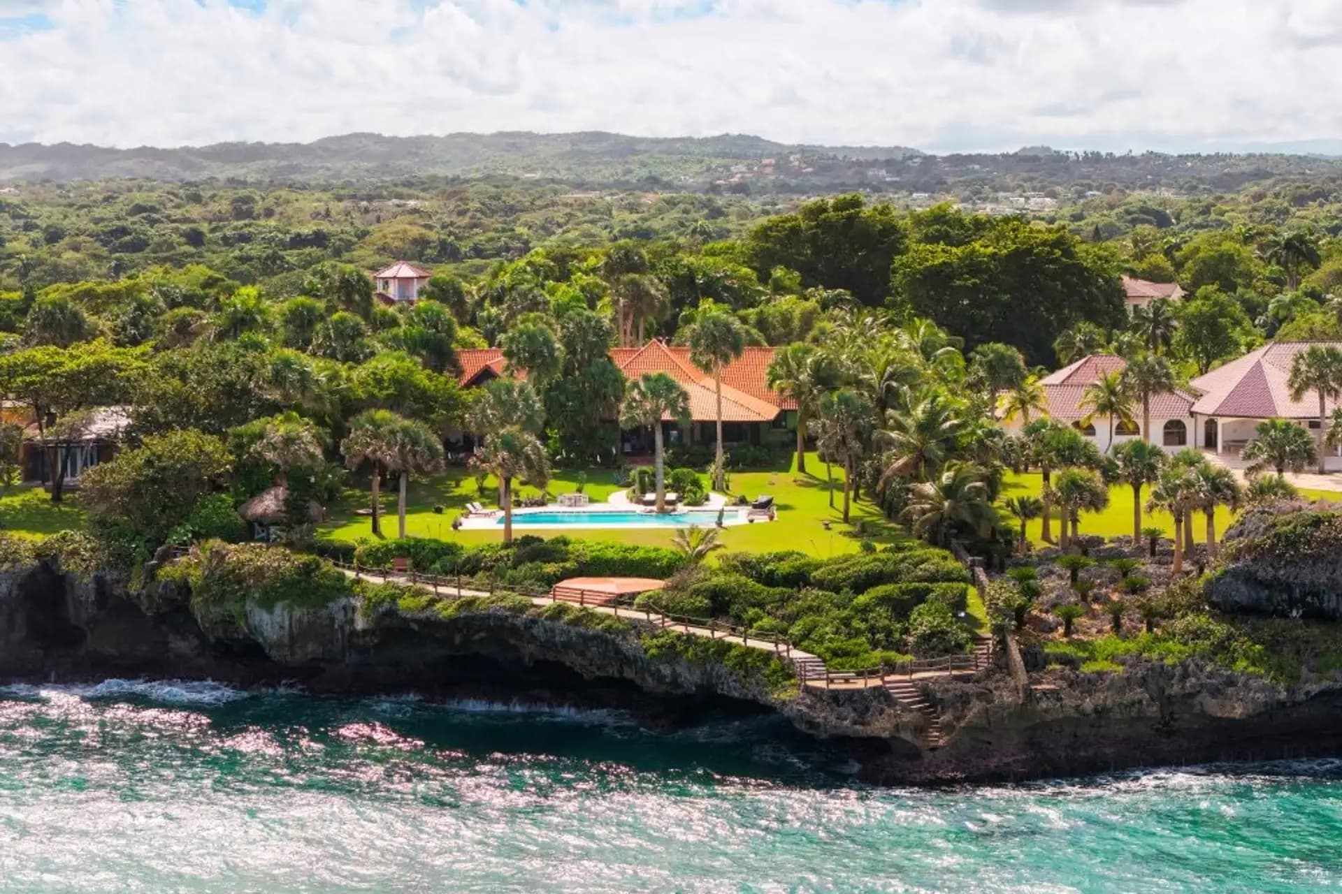 5-Bedroom Oceanfront Villa with 25 m Lap Pool in Sea Horse Ranch, Cabarete