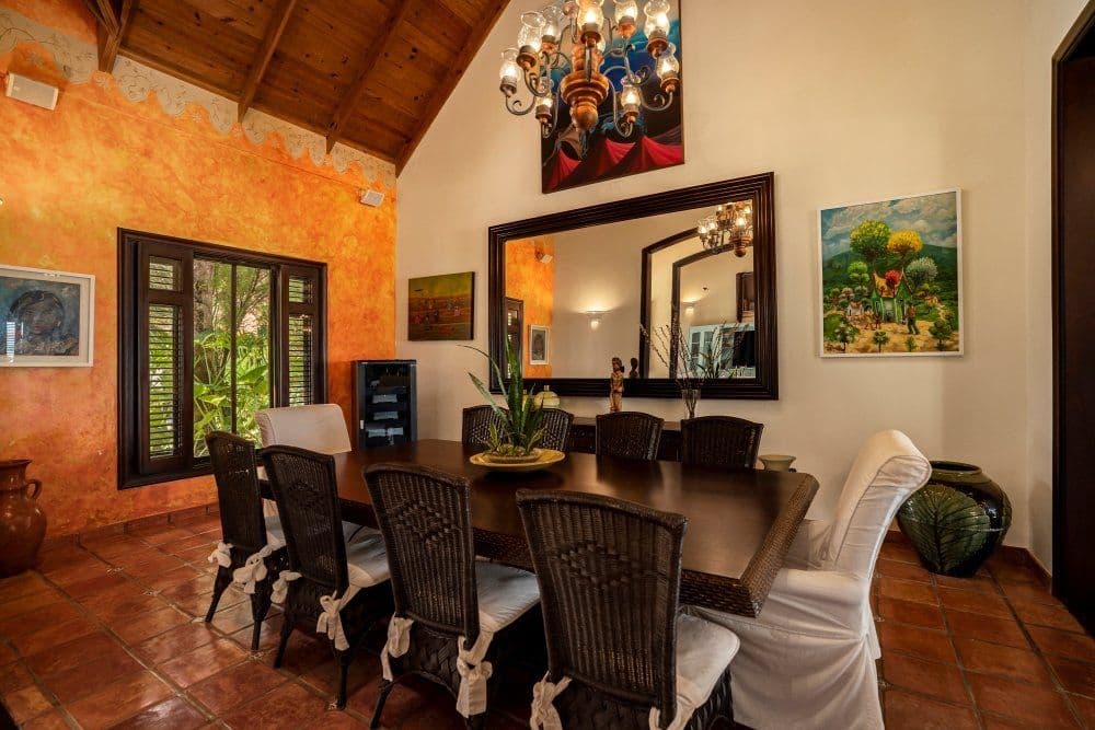 5-Bedroom Oceanfront Villa with 25 m Lap Pool in Sea Horse Ranch — Dining room