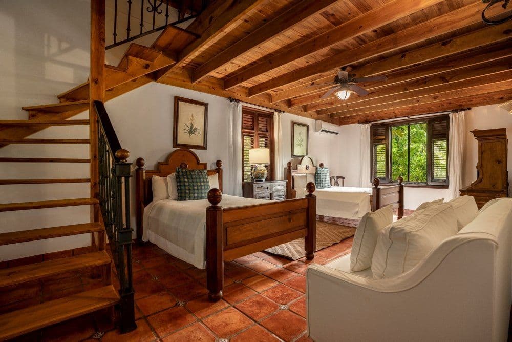 5-Bedroom Oceanfront Villa with 25 m Lap Pool in Sea Horse Ranch — Bedroom