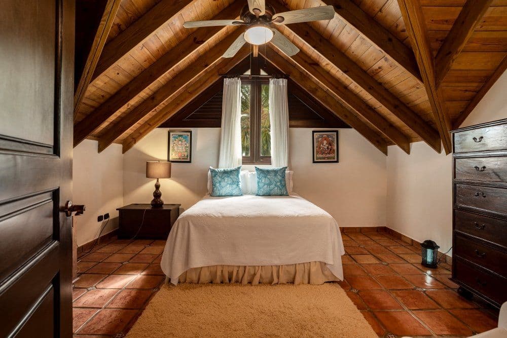 5-Bedroom Oceanfront Villa with 25 m Lap Pool in Sea Horse Ranch — Bedroom