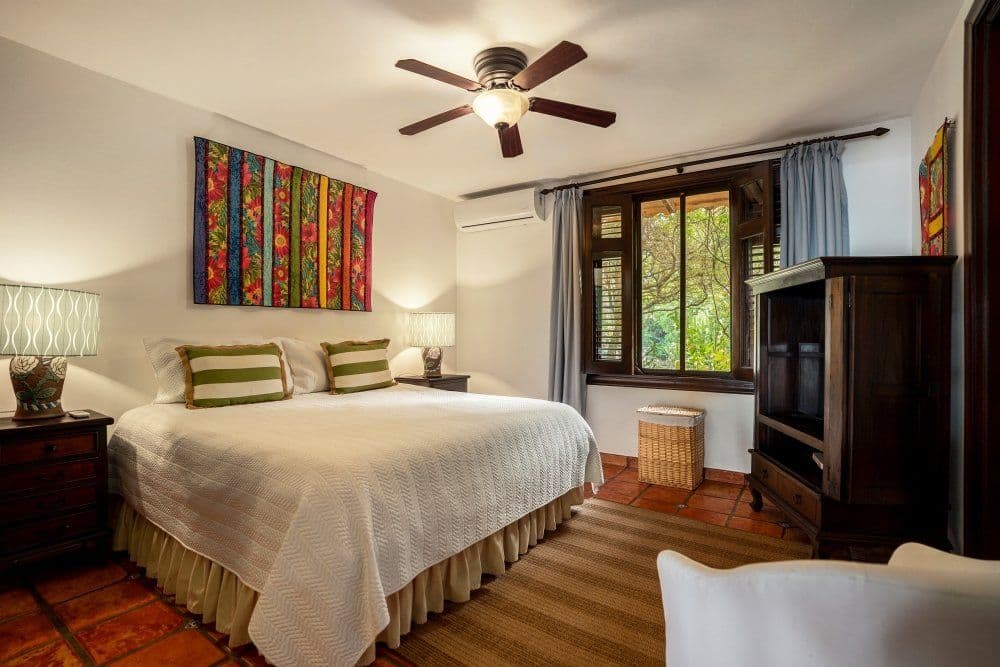 5-Bedroom Oceanfront Villa with 25 m Lap Pool in Sea Horse Ranch — Bedroom
