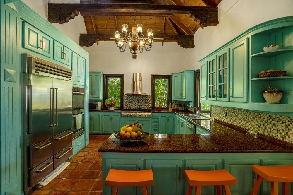 5-Bedroom Oceanfront Villa with 25 m Lap Pool in Sea Horse Ranch — Kitchen