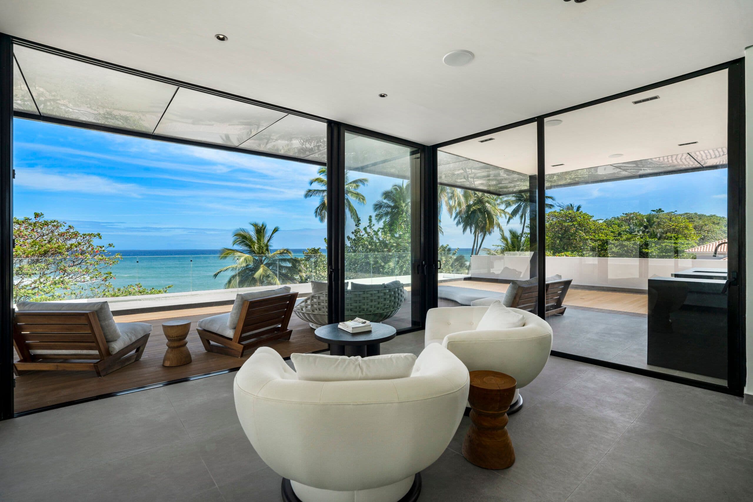 10-Bedroom Beachfront Villa with Infinity Pool in Playa Encuentro — Living room