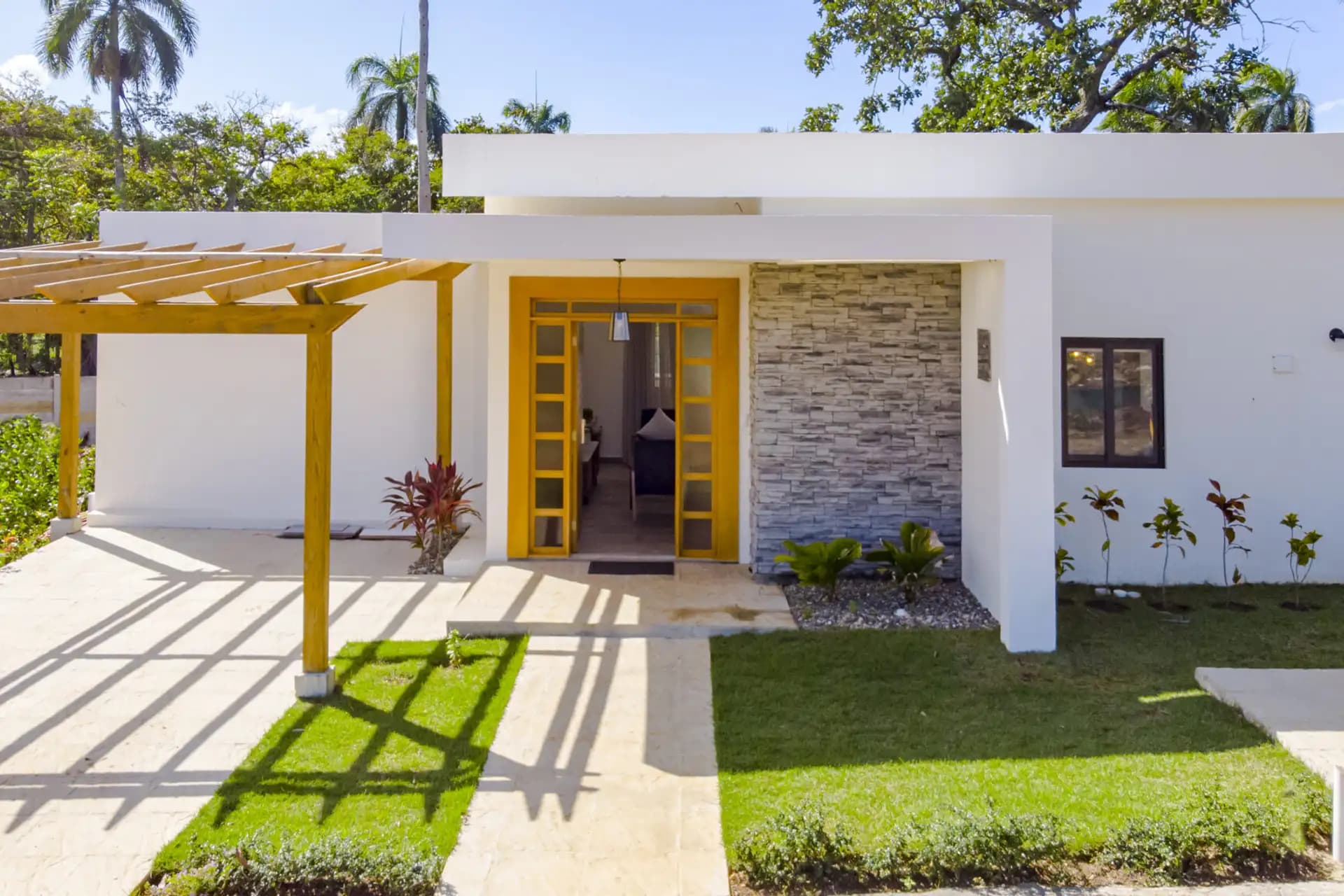 2-Bedroom Villa with Flexible Layout and Pool in Casa Linda, Sosúa — Exterior