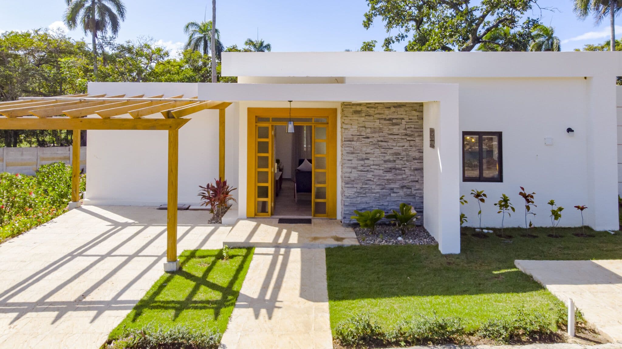 2-Bedroom Villa with Flexible Layout and Pool in Casa Linda, Sosúa — Exterior