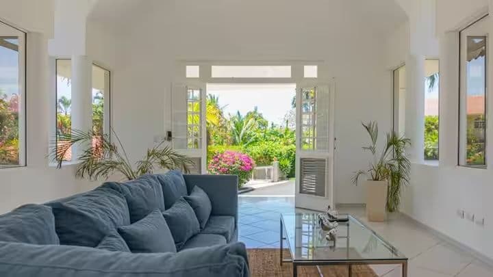 فيلا من 3 غرف نوم مع جناح ضيوف خاص في Casa Linda، Sosúa — Living room