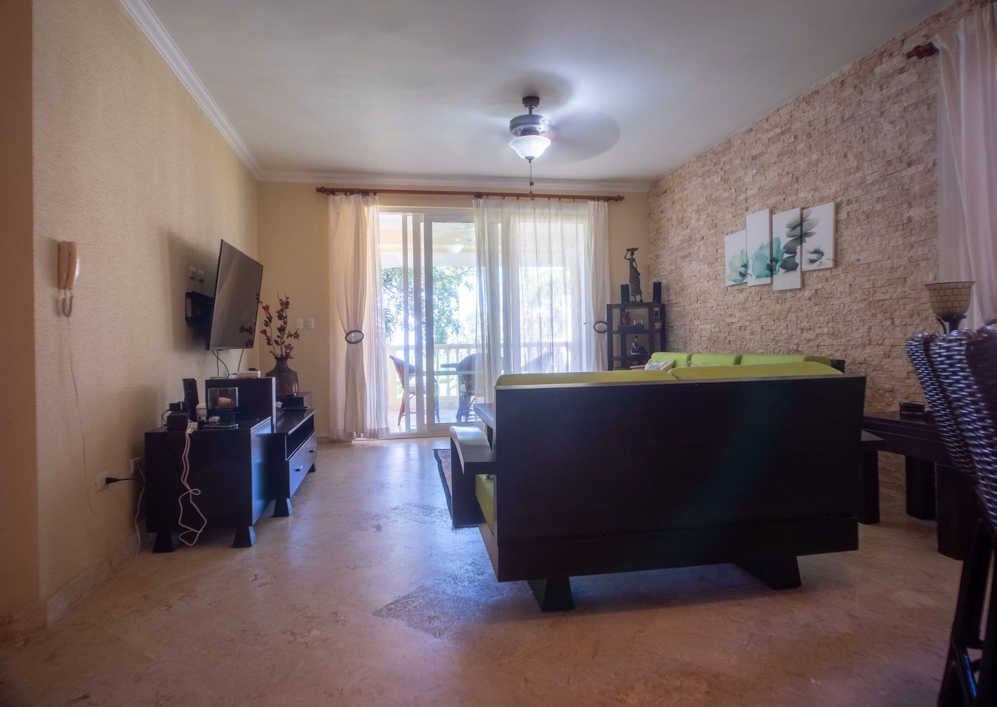 2-Bedroom Ocean View Apartment in Hispaniola Beach, Sosúa — Living room