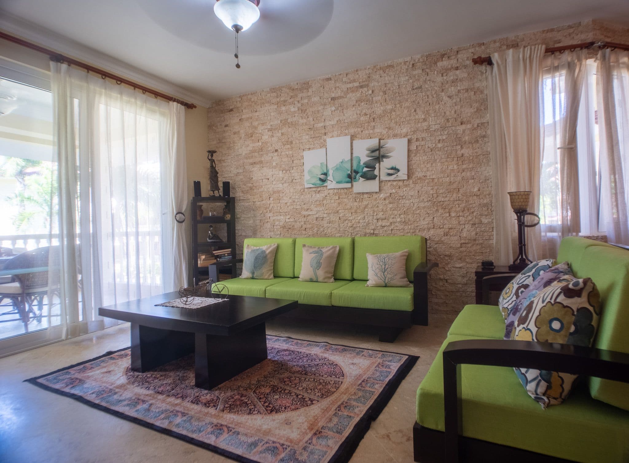 2-Bedroom Ocean View Apartment in Hispaniola Beach, Sosúa — Living room