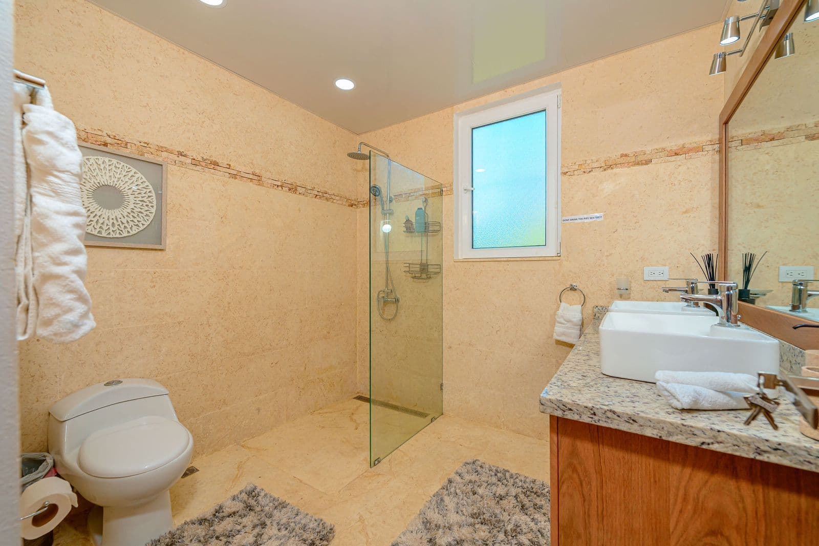 2-Bedroom Ocean-View Apartment at Hispaniola Beach, Sosúa — Bathroom