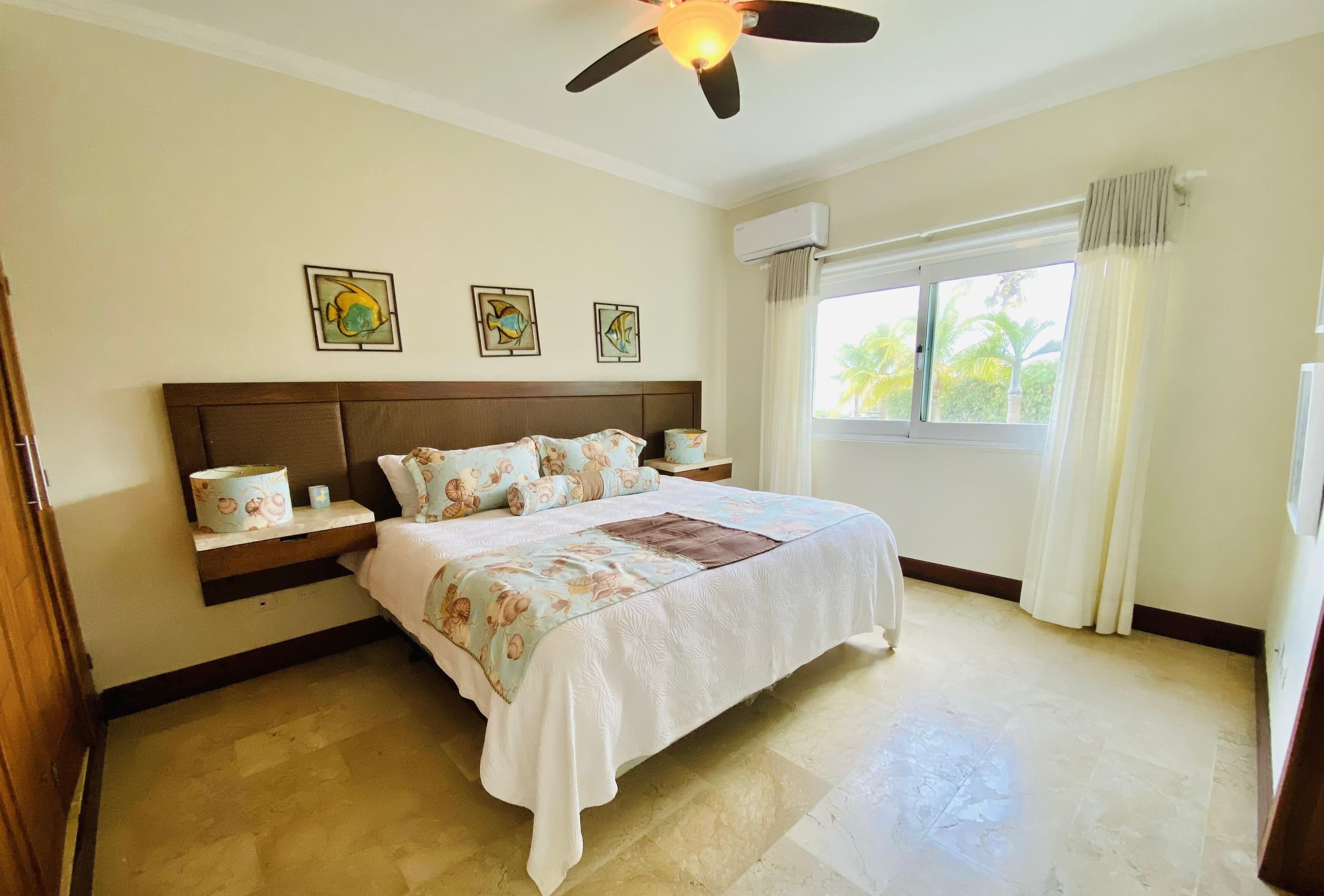 3-Bedroom Beachfront Apartment with Ocean Views in Laguna Beach, Sosúa — Bedroom