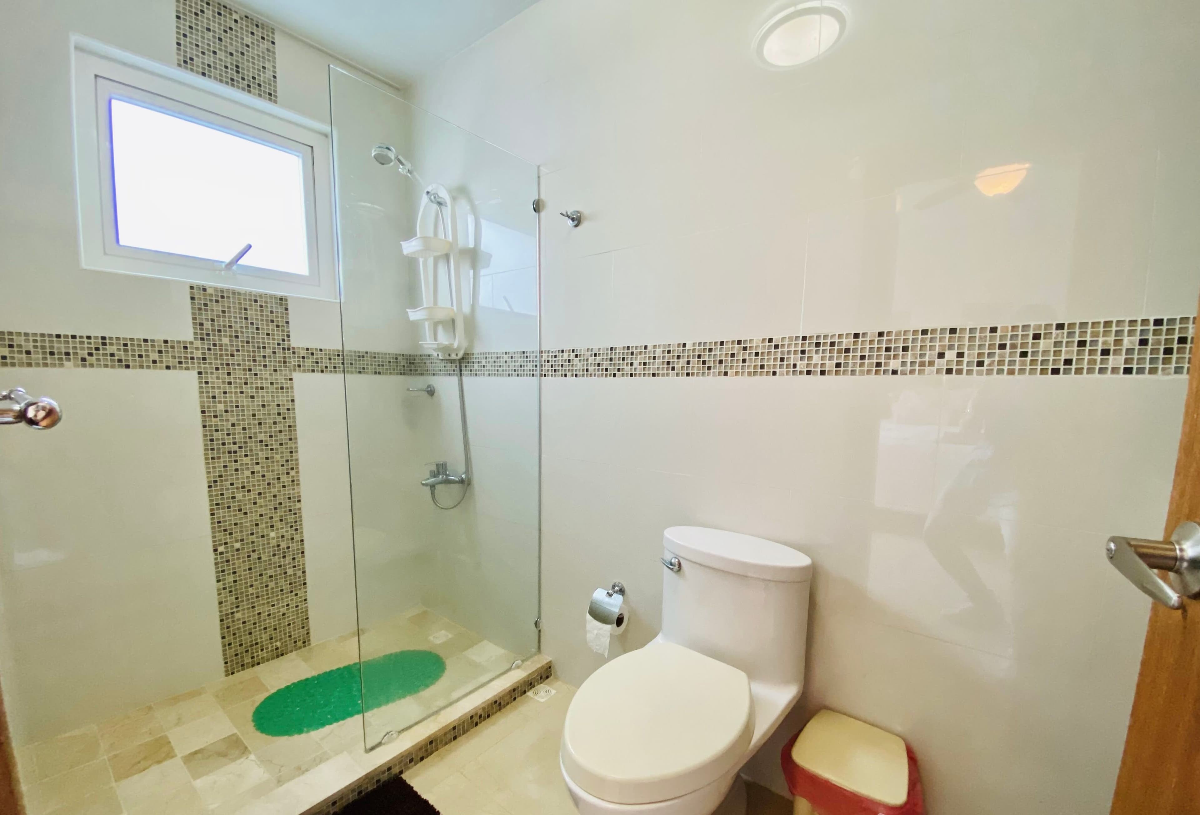 3-Bedroom Beachfront Apartment with Ocean Views in Laguna Beach, Sosúa — Bathroom
