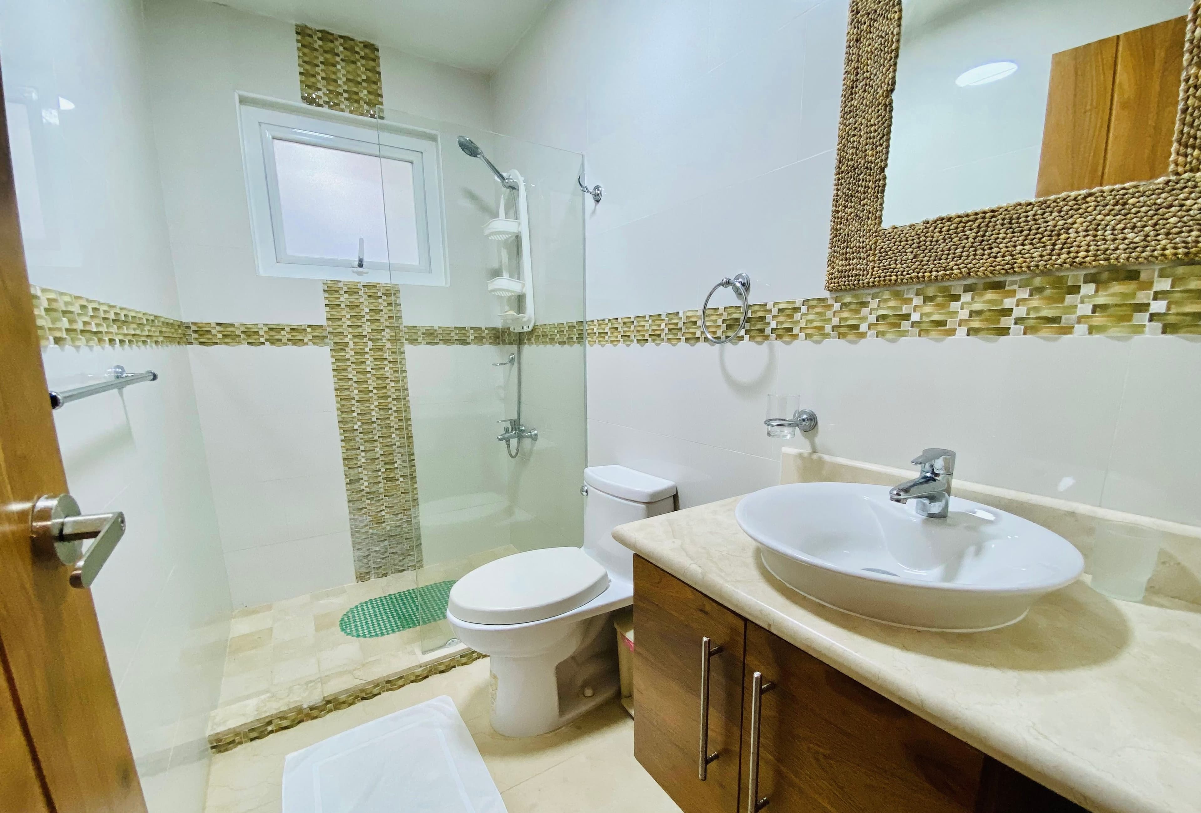 3-Bedroom Beachfront Apartment with Ocean Views in Laguna Beach, Sosúa — Bathroom