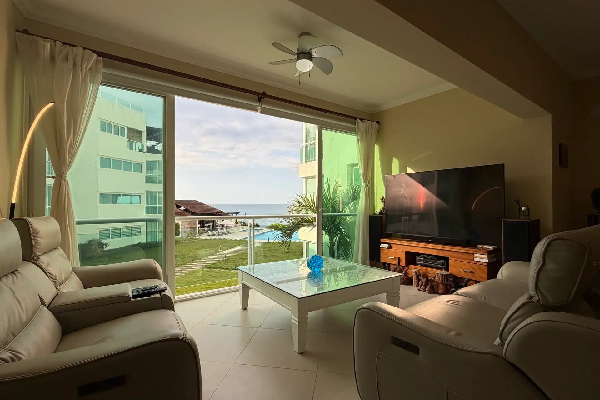 2-Bedroom Oceanfront Condo with Infinity Pool in Bayrock, Sosúa, Sosúa
