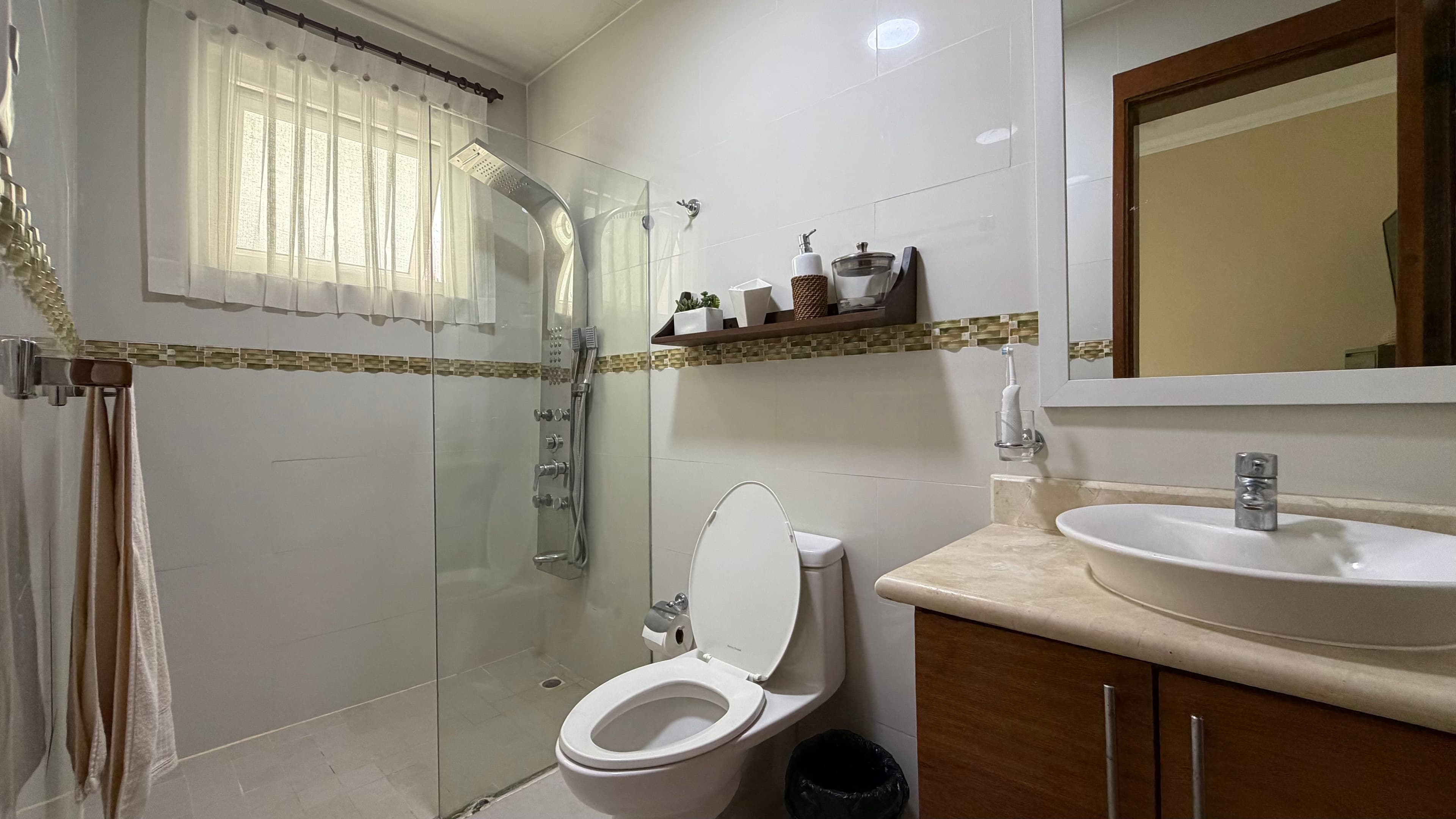 Wohnung am Meer mit 2 Schlafzimmern und Infinity-Pool in Bayrock, Sosúa — Bad