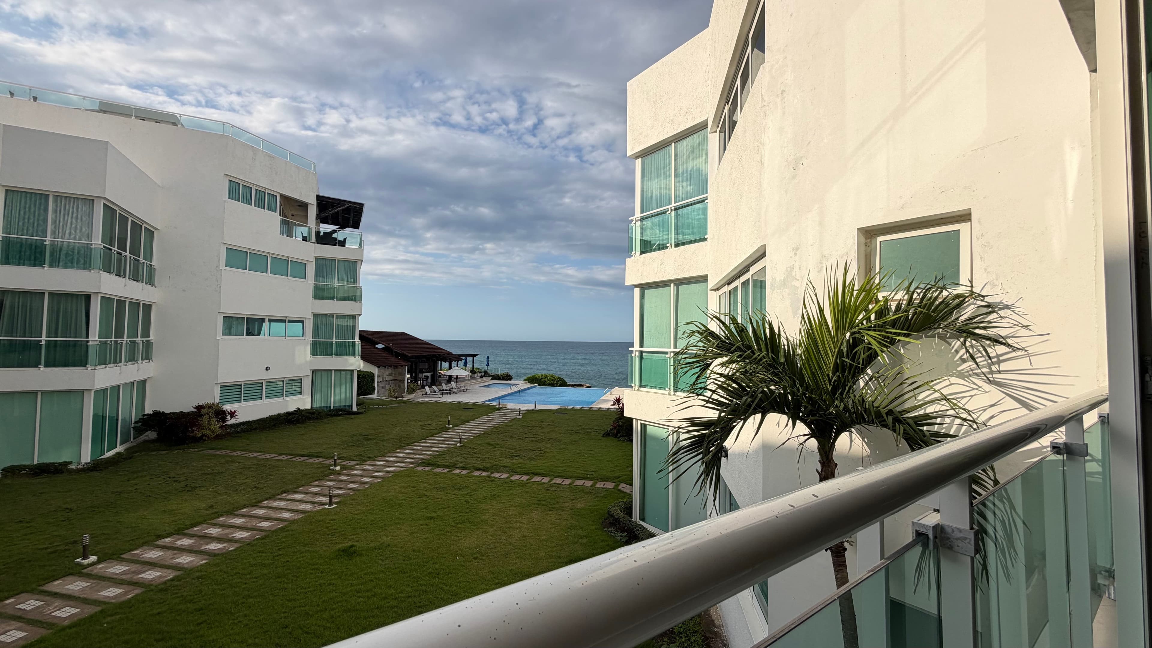 Wohnung am Meer mit 2 Schlafzimmern und Infinity-Pool in Bayrock, Sosúa — Ausblick
