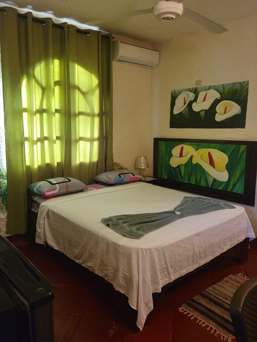 Hotel im mexikanischen Stil mit 21 Zimmern und Innenhofpool in Sosúa — Schlafzimmer
