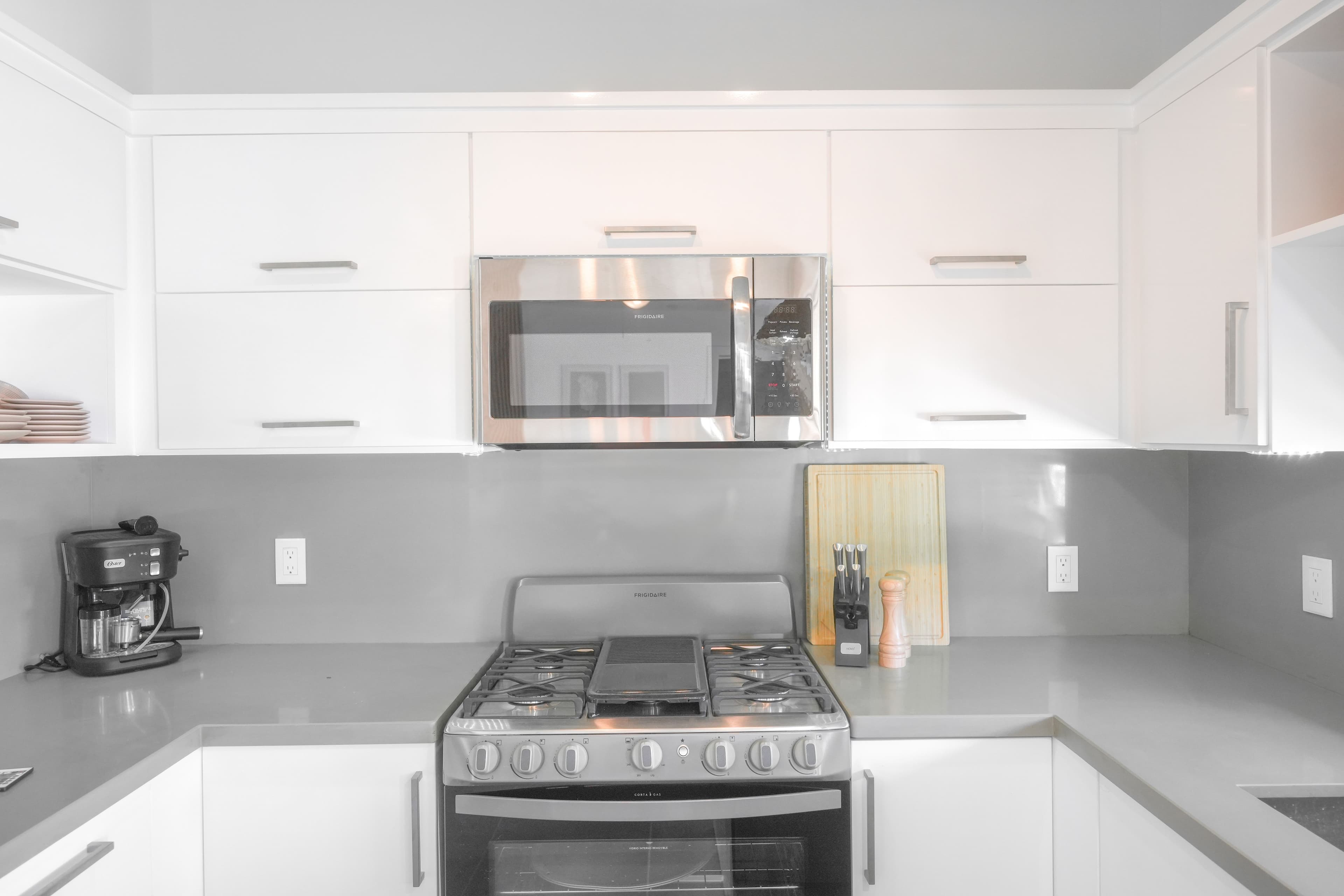 3-Bedroom Condo with Resort Amenities near Encuentro Beach, Cabarete — Kitchen
