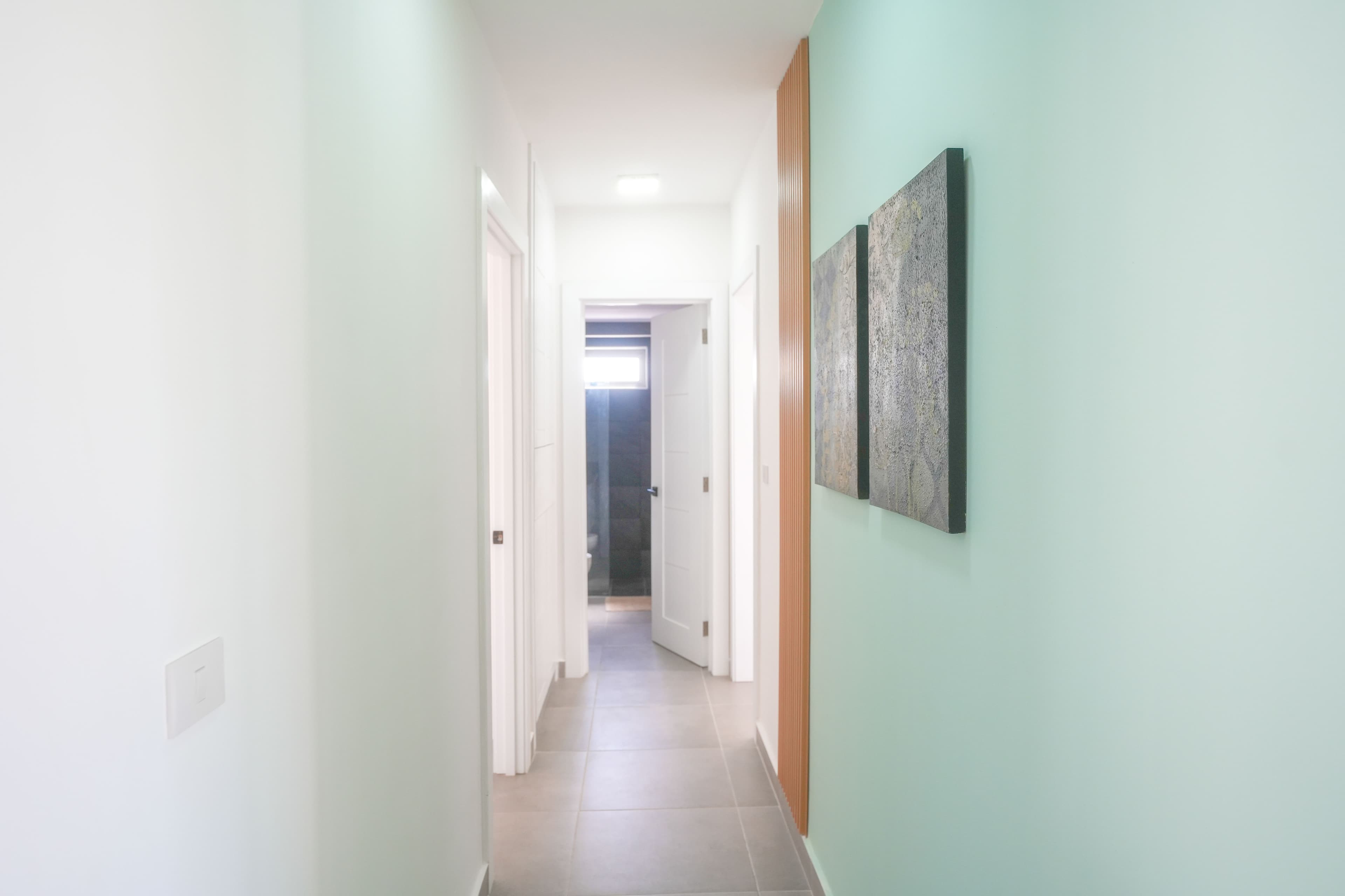 3-Bedroom Condo with Resort Amenities near Encuentro Beach, Cabarete — Hallway