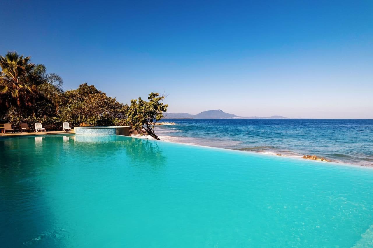 2-Bedroom Ocean-View Apartment at Hispaniola Beach, Sosúa — Pool