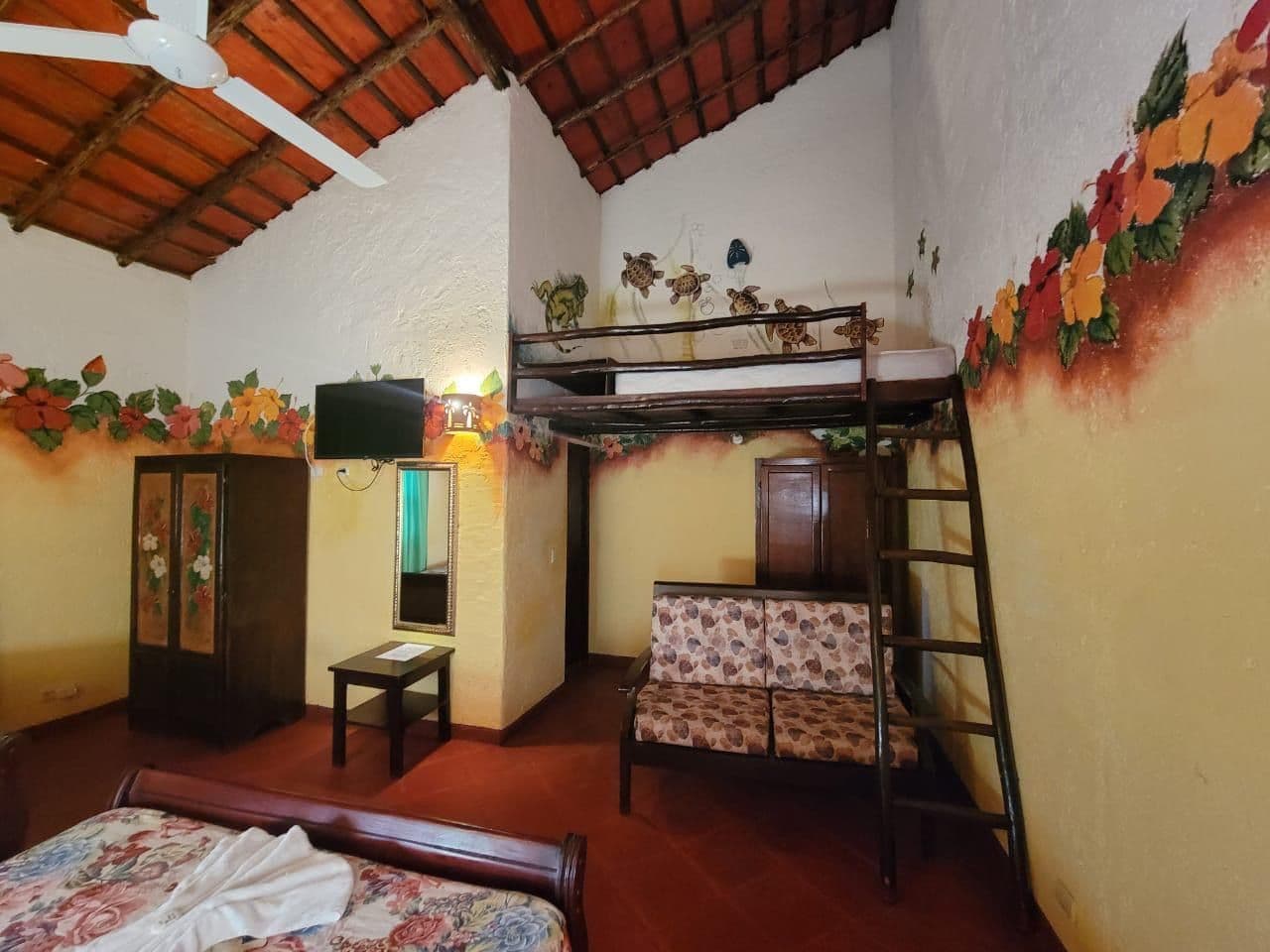 Hotel im mexikanischen Stil mit 21 Zimmern und Innenhofpool in Sosúa — Schlafzimmer