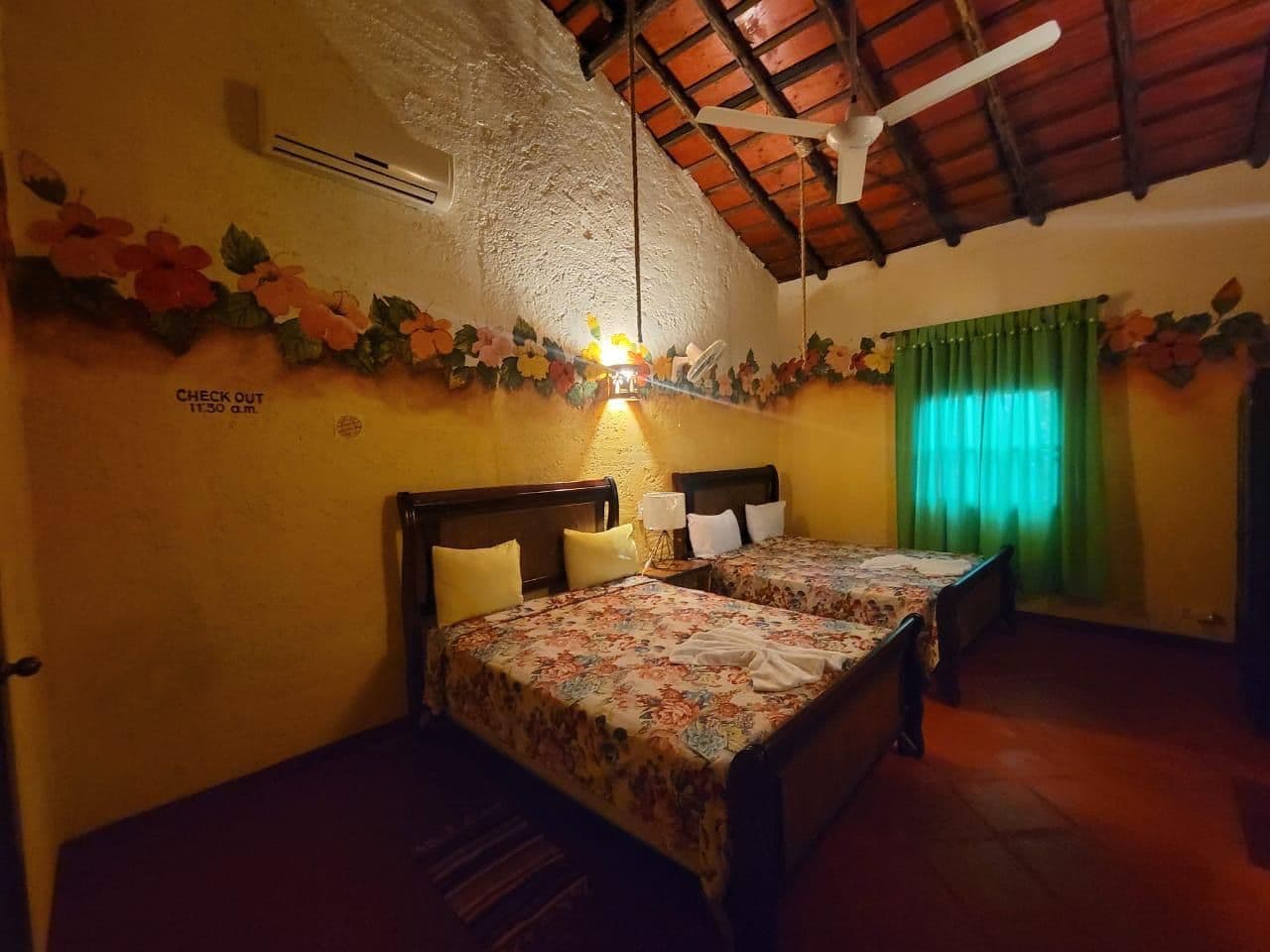 Hotel im mexikanischen Stil mit 21 Zimmern und Innenhofpool in Sosúa — Schlafzimmer