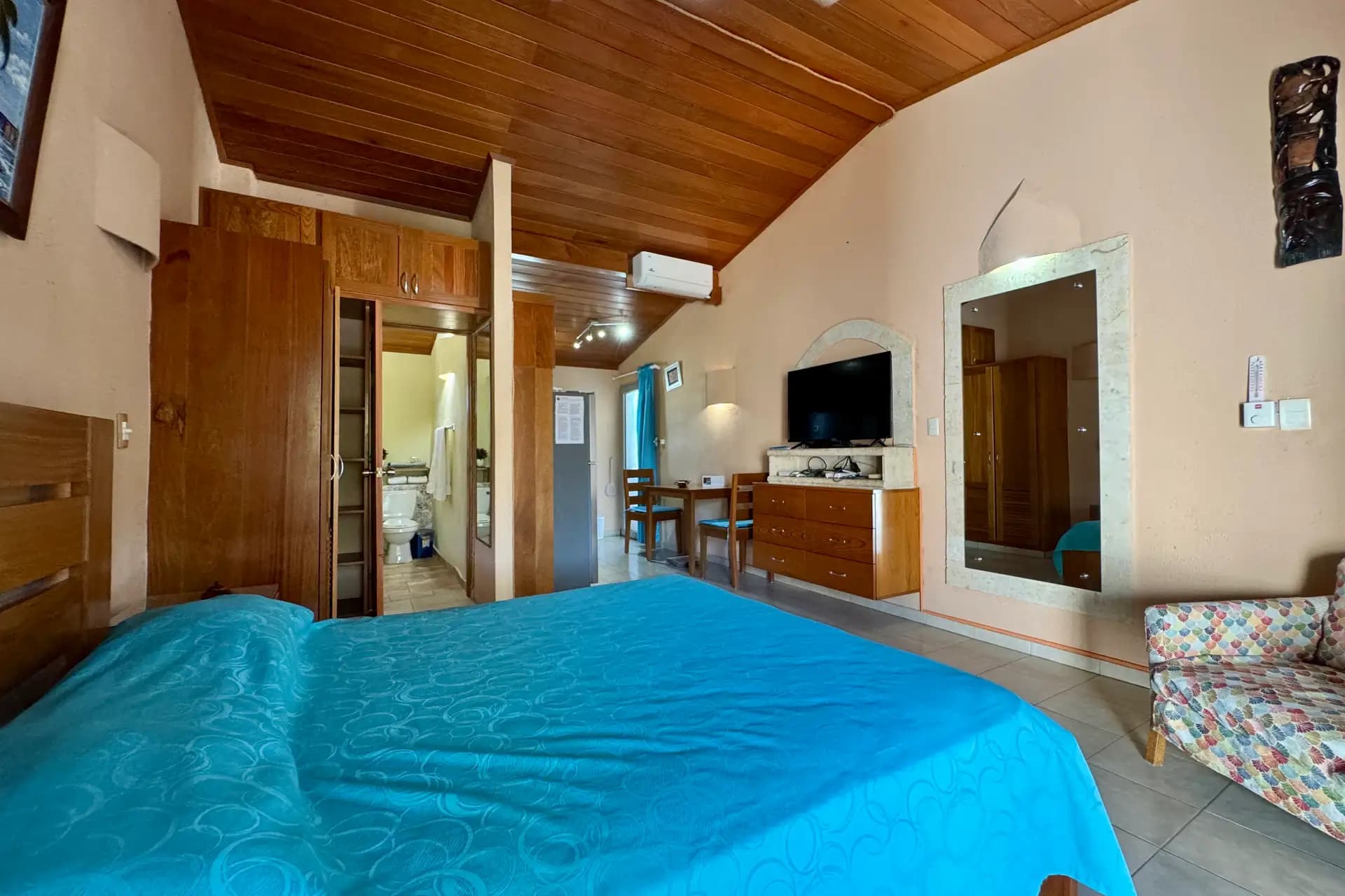 Studio de standing avec finitions en chêne brésilien et vue piscine à Sosúa — Bedroom