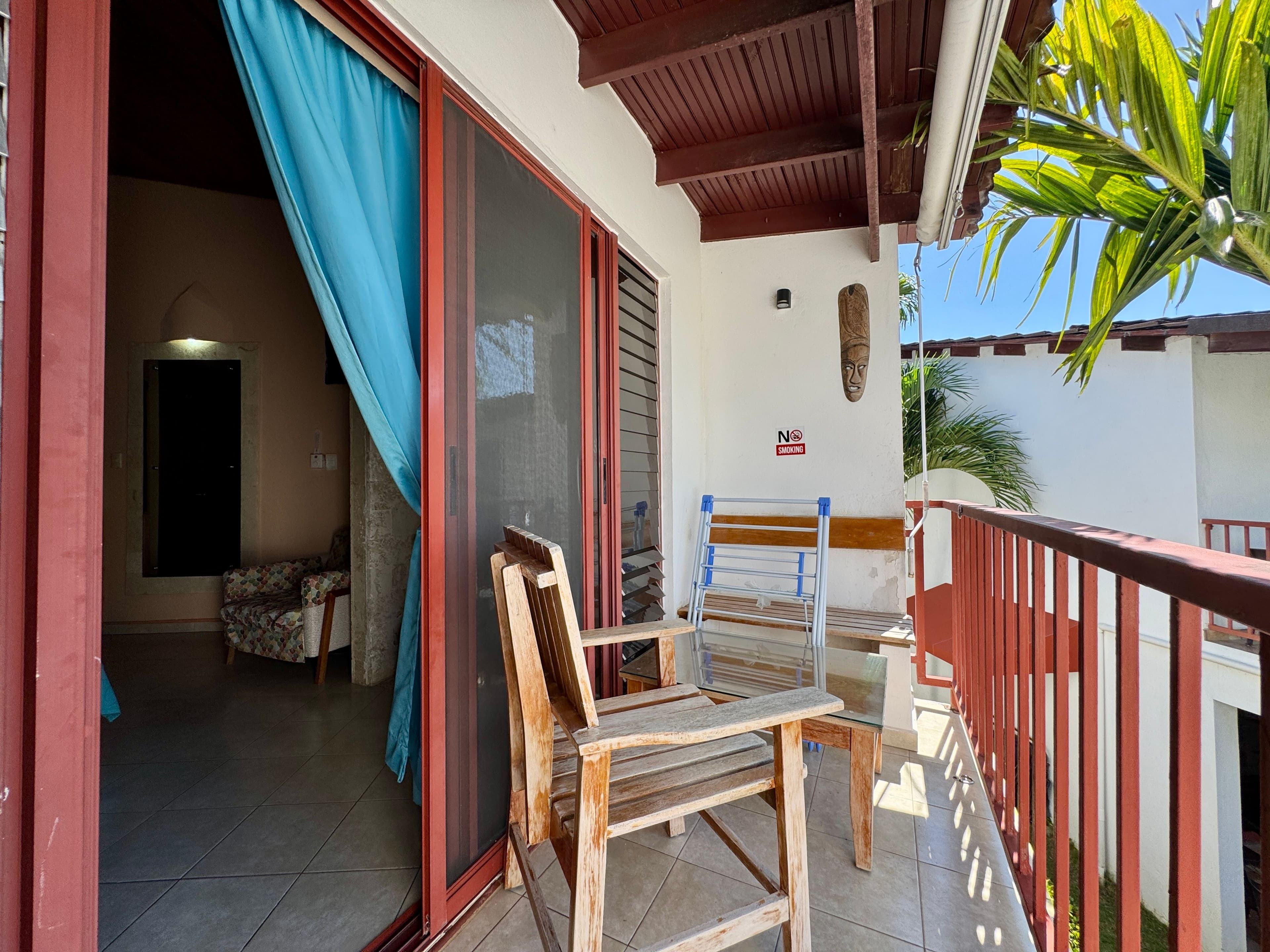 Studio de standing avec finitions en chêne brésilien et vue piscine à Sosúa — Balcony