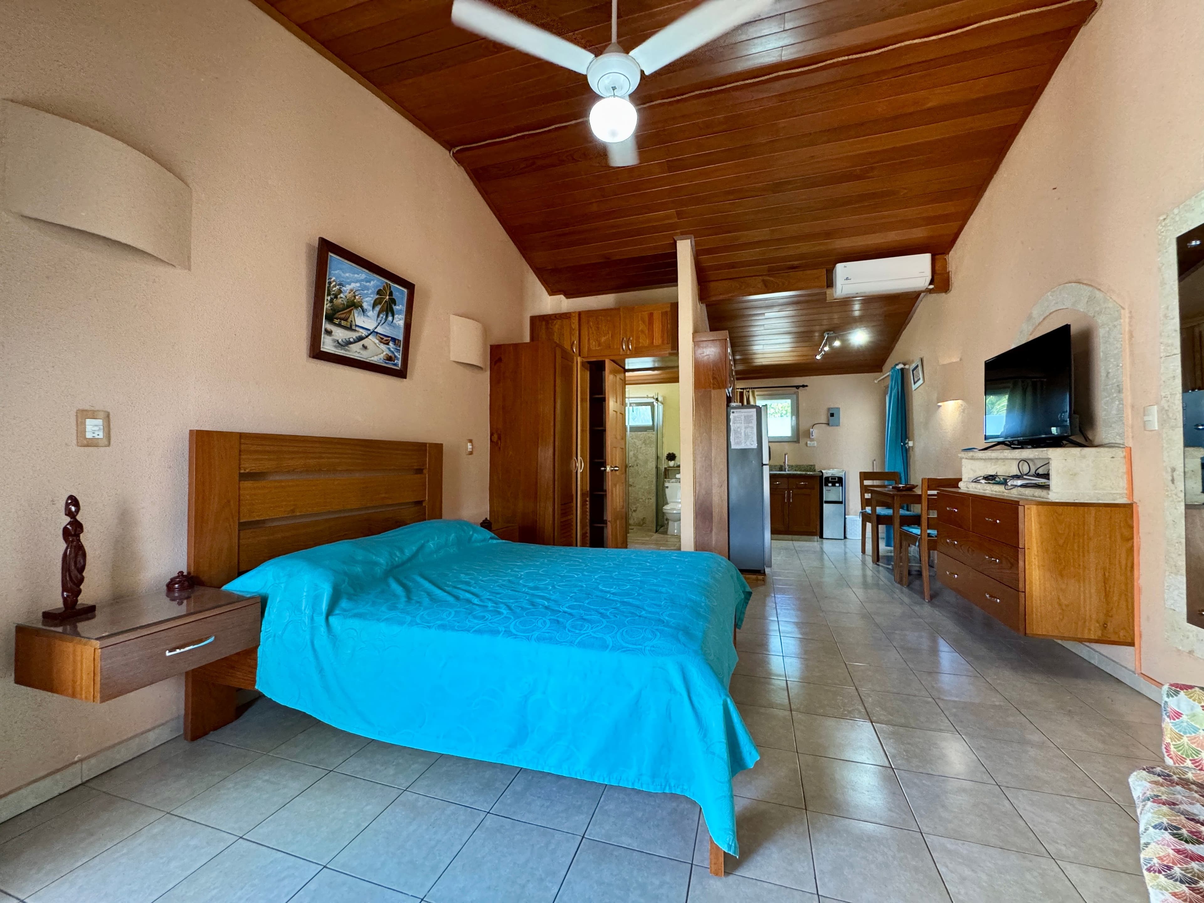 Studio de standing avec finitions en chêne brésilien et vue piscine à Sosúa — Bedroom