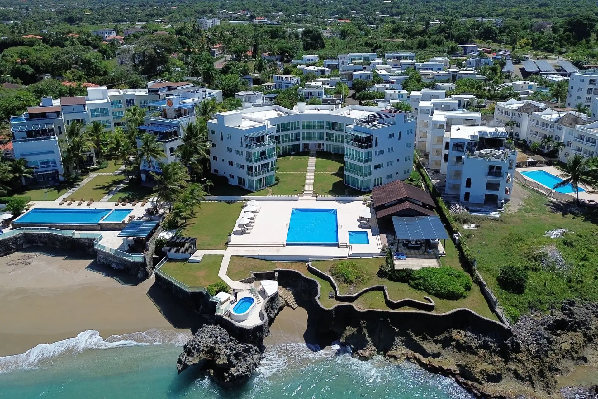 4-Bedroom Oceanfront Penthouse with Rooftop Terrace in Sosúa, Sosúa
