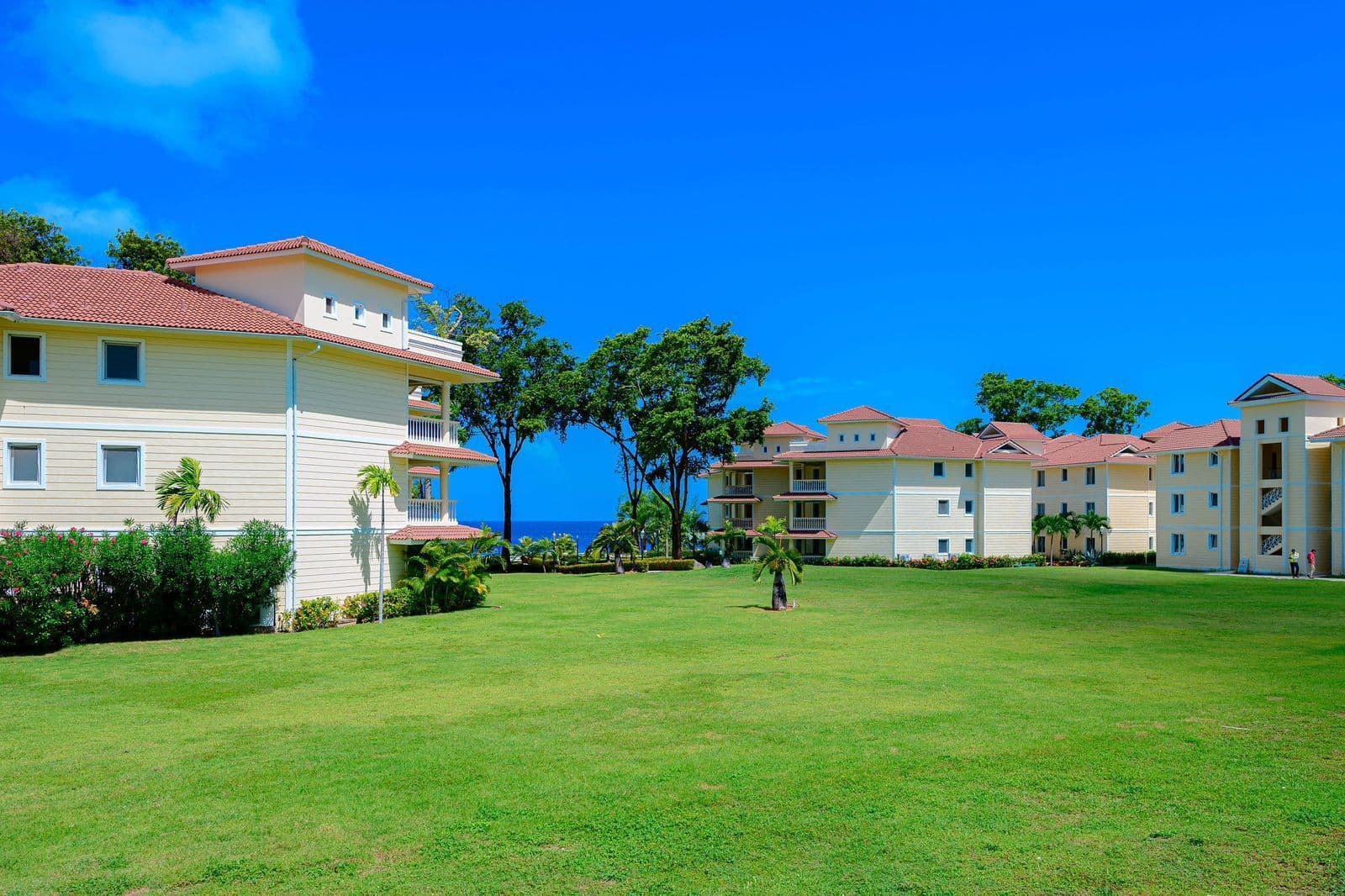 2-Bedroom Ocean-View Apartment at Hispaniola Beach, Sosúa — Exterior