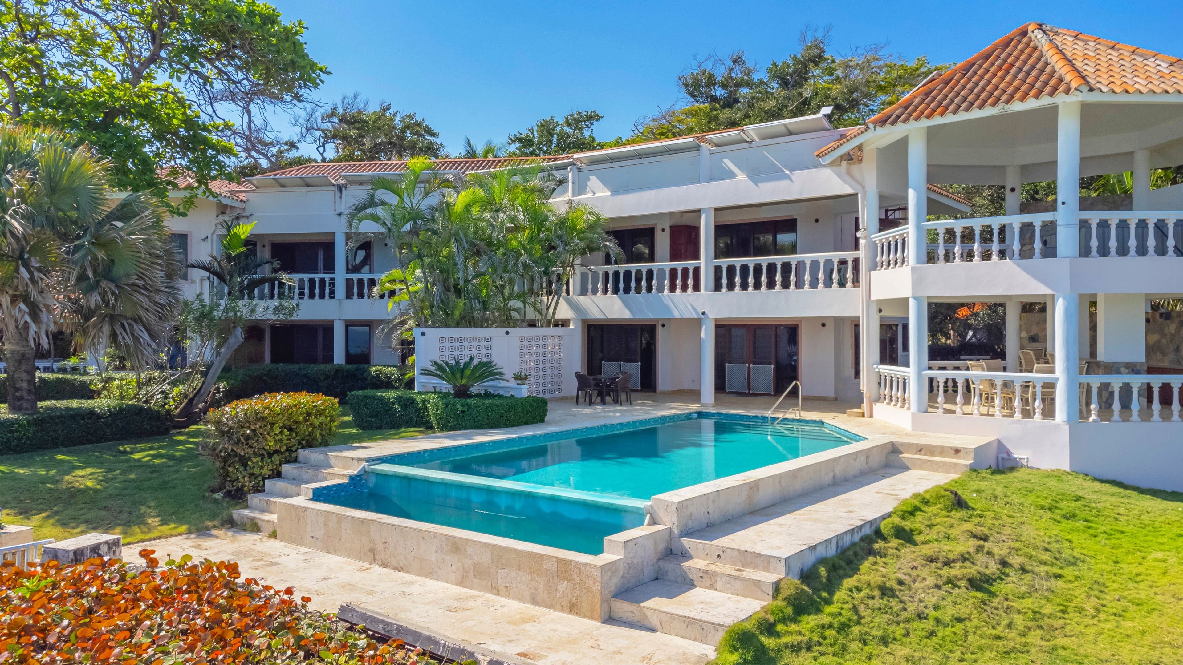 Anwesen am Meer mit 8 Schlafzimmern und zwei Pools in Playa Chiquita, Sosúa — Pool