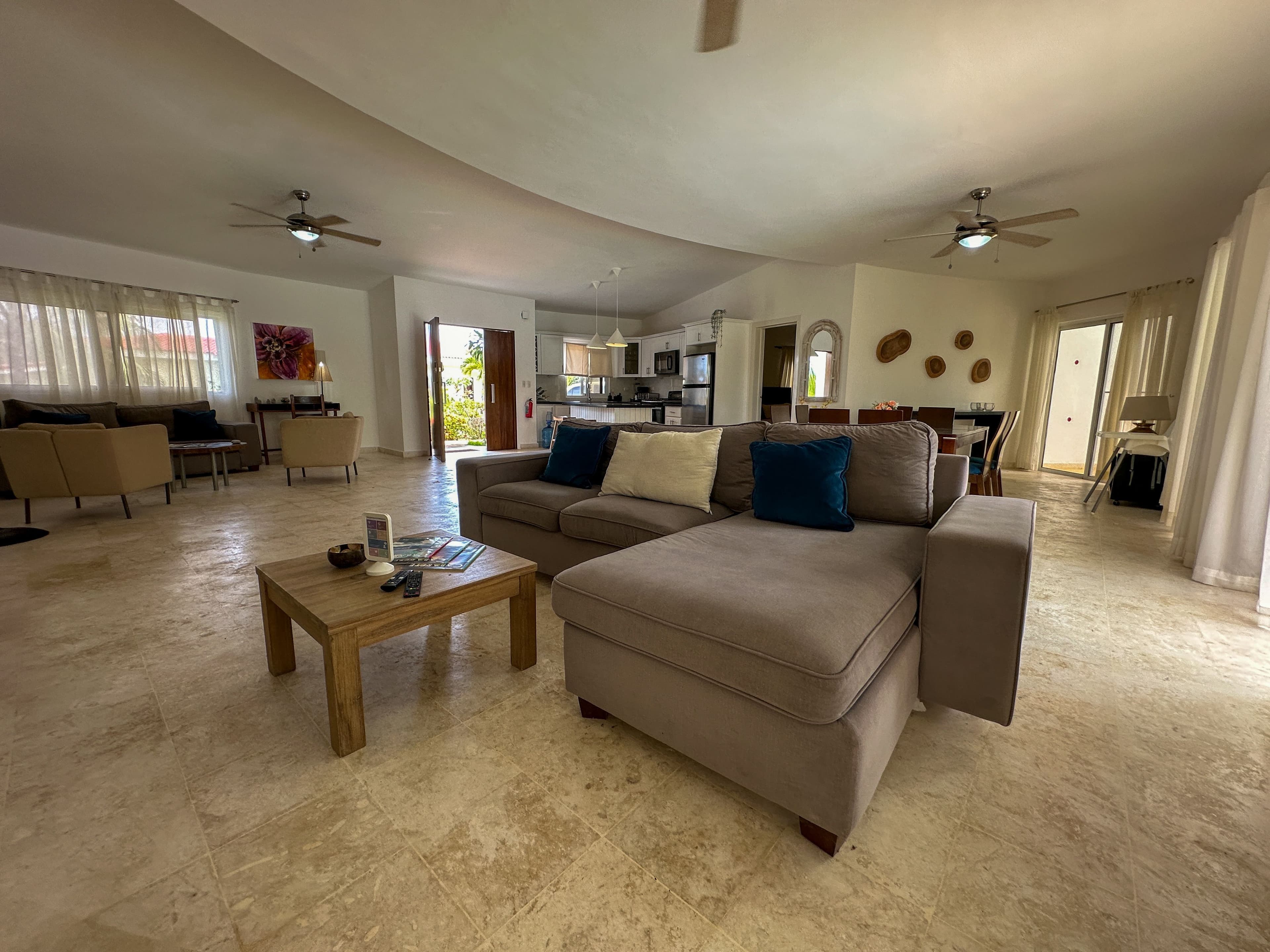 4-Bedroom Villa with Private Pool in Casa Linda, Sosúa — Wohnzimmer