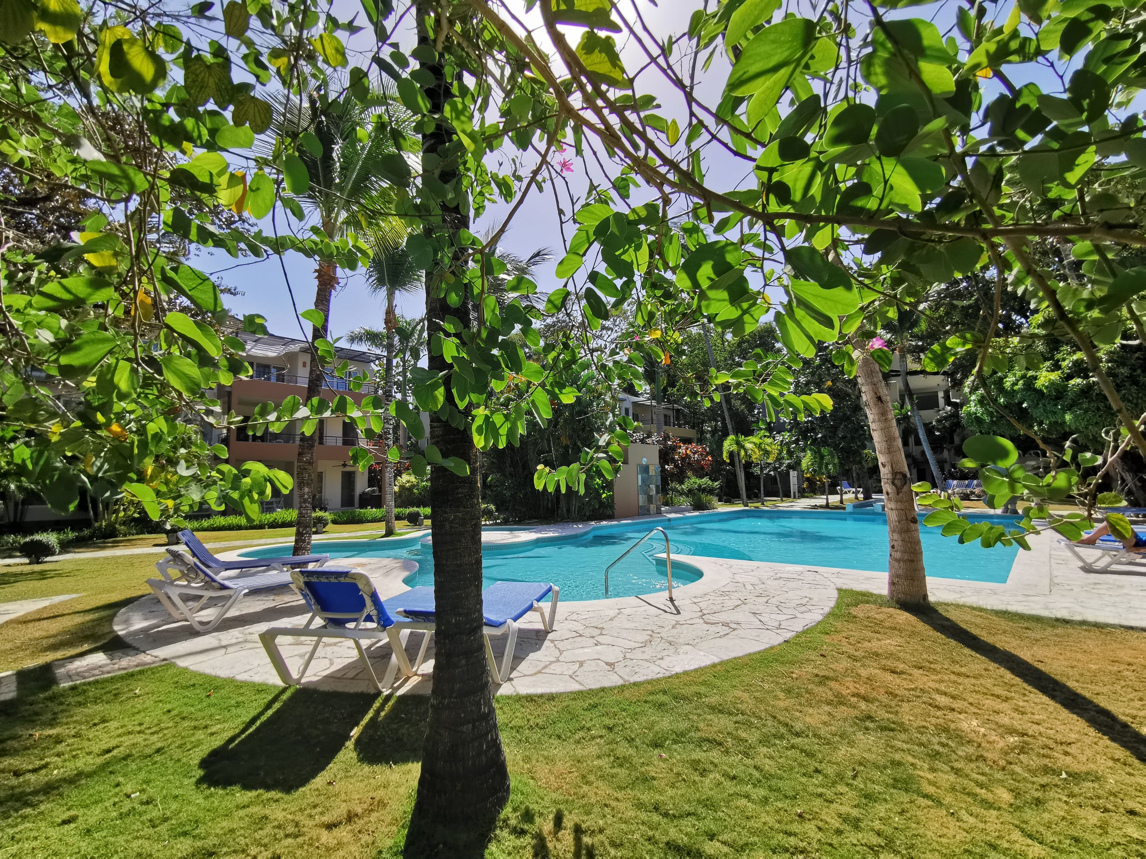 1-Bedroom Beachfront Apartment with Partial Ocean Views in Sosúa — Pool