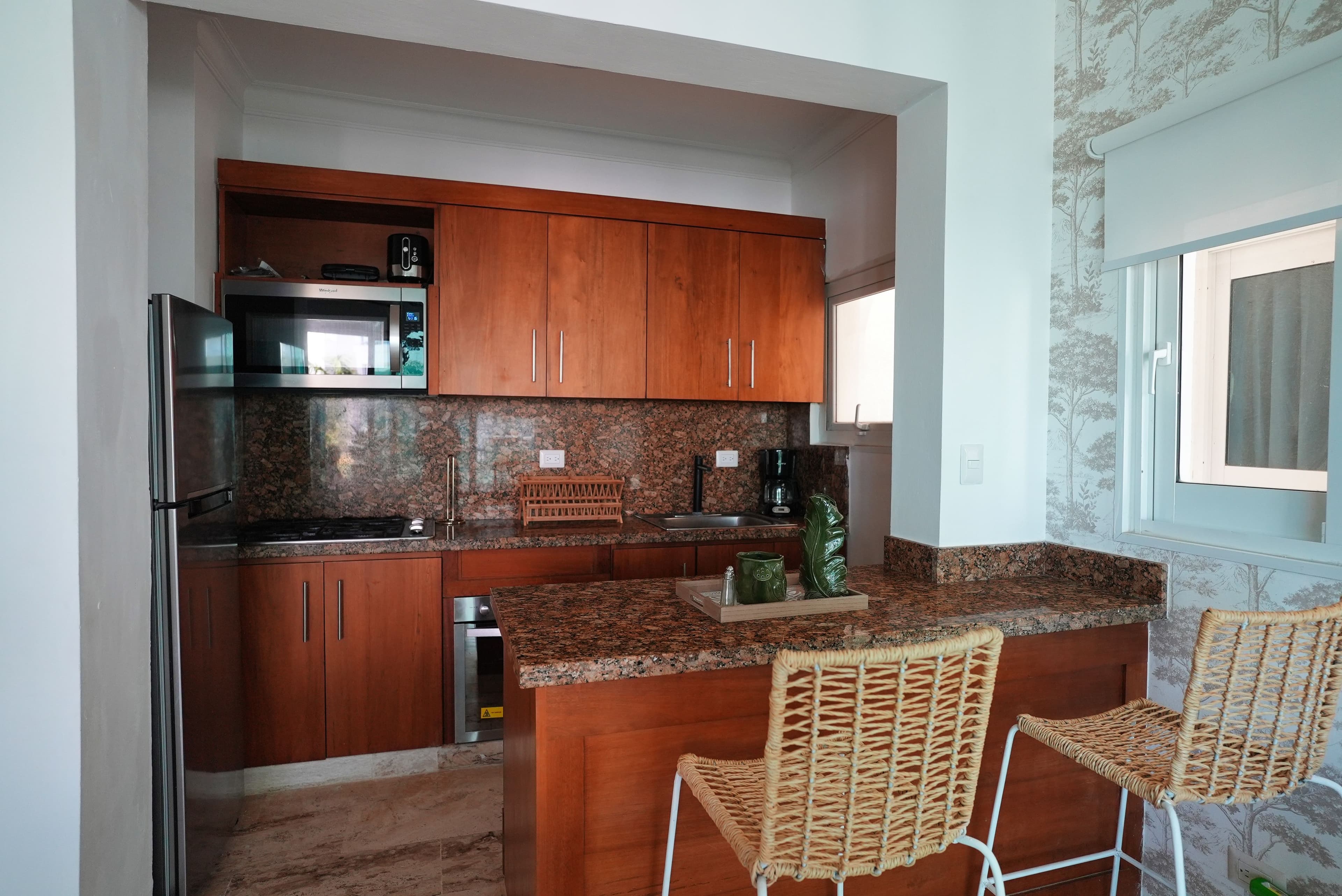 Zweigeschossiges Penthouse mit 2 Schlafzimmern und Meerblick in Playa Laguna, Sosúa — Küche
