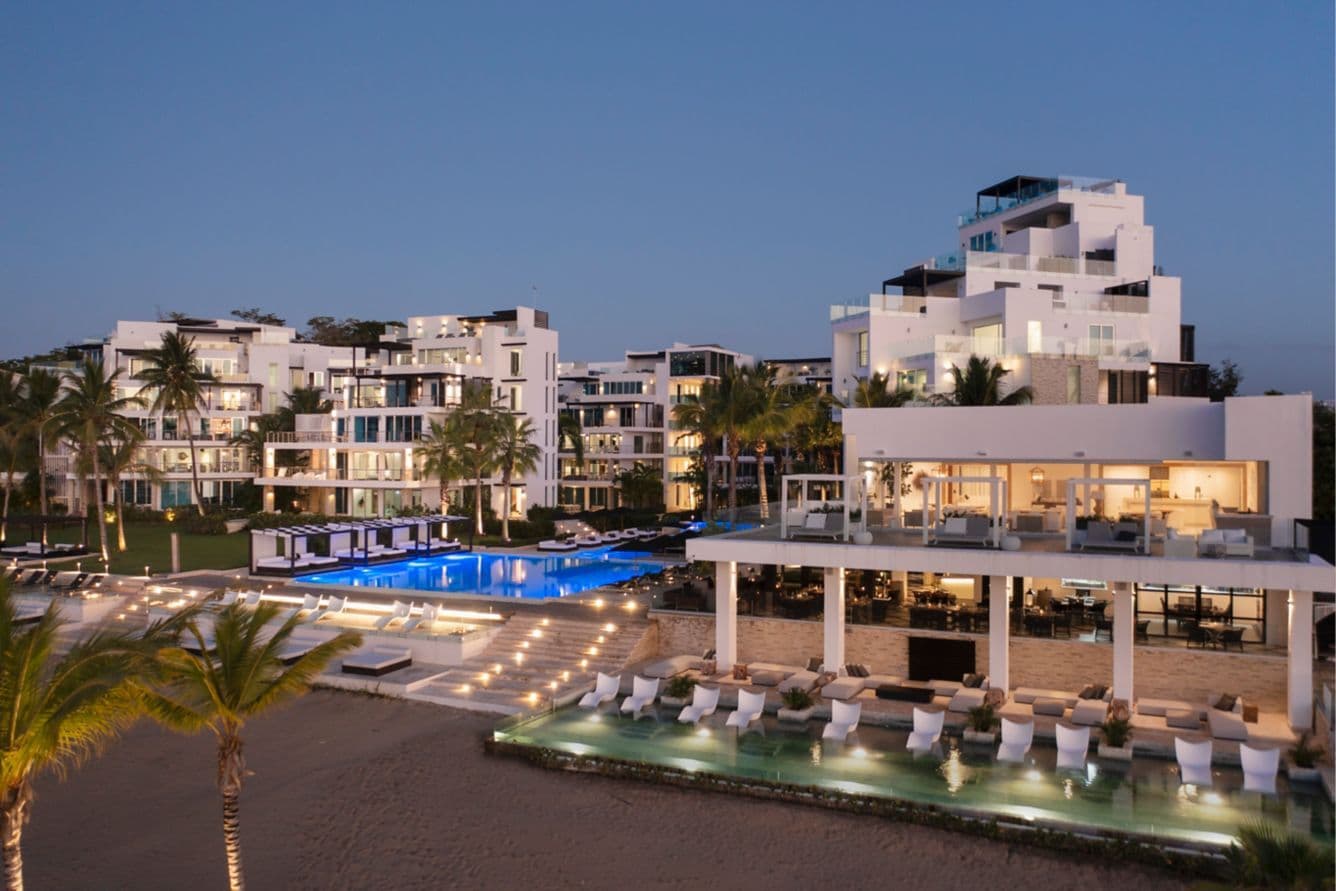 1-Bedroom Ocean and Pool View Apartment in Sosúa — Building