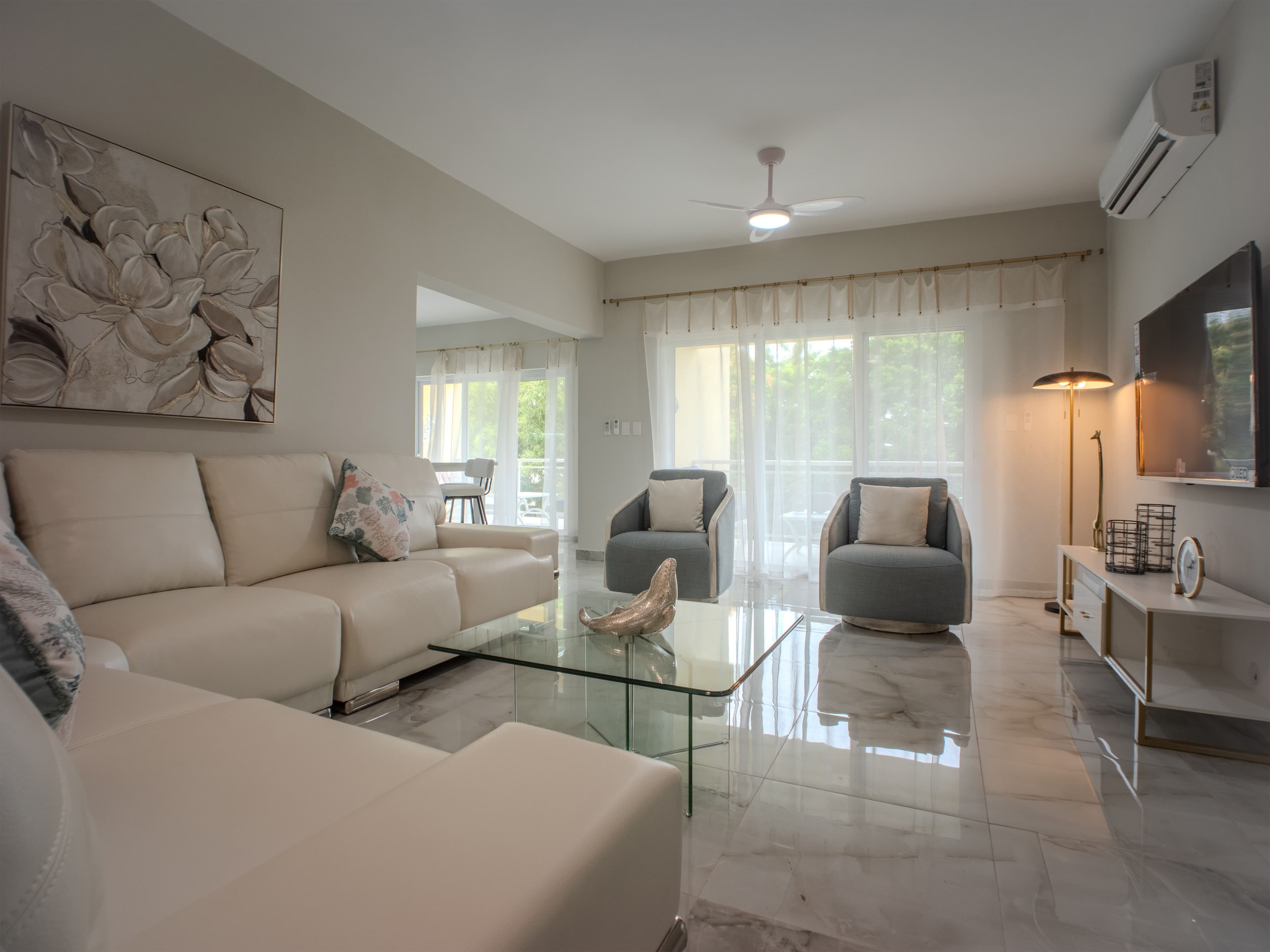 شقة من 3 غرف نوم بتشطيبات مطوّرة في Sosúa — Living room
