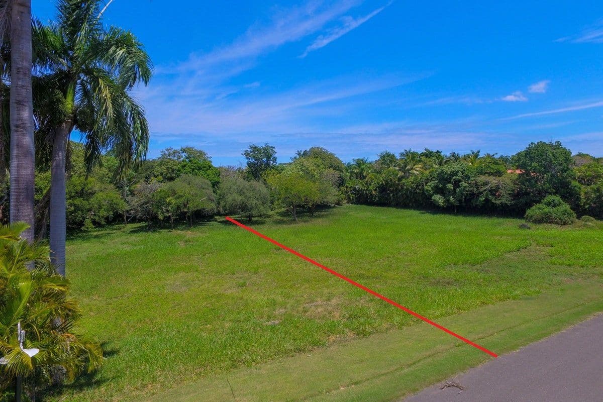 2,641 m² Residential Lot in Sea Horse Ranch, Sosúa — Garden