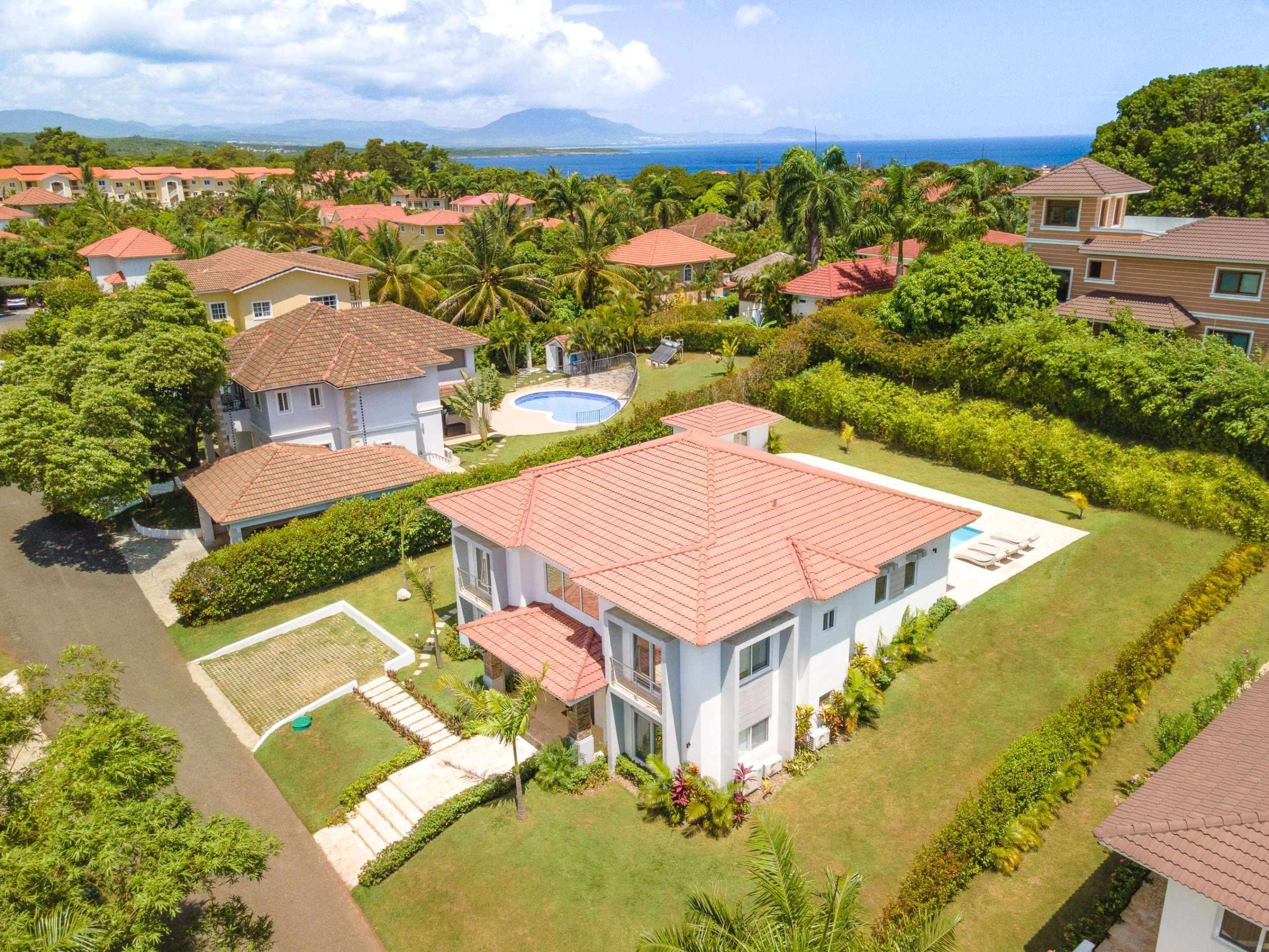 4-Bedroom Modern Villa with Private Pool in Sosúa, Built in 2022 — Exterior