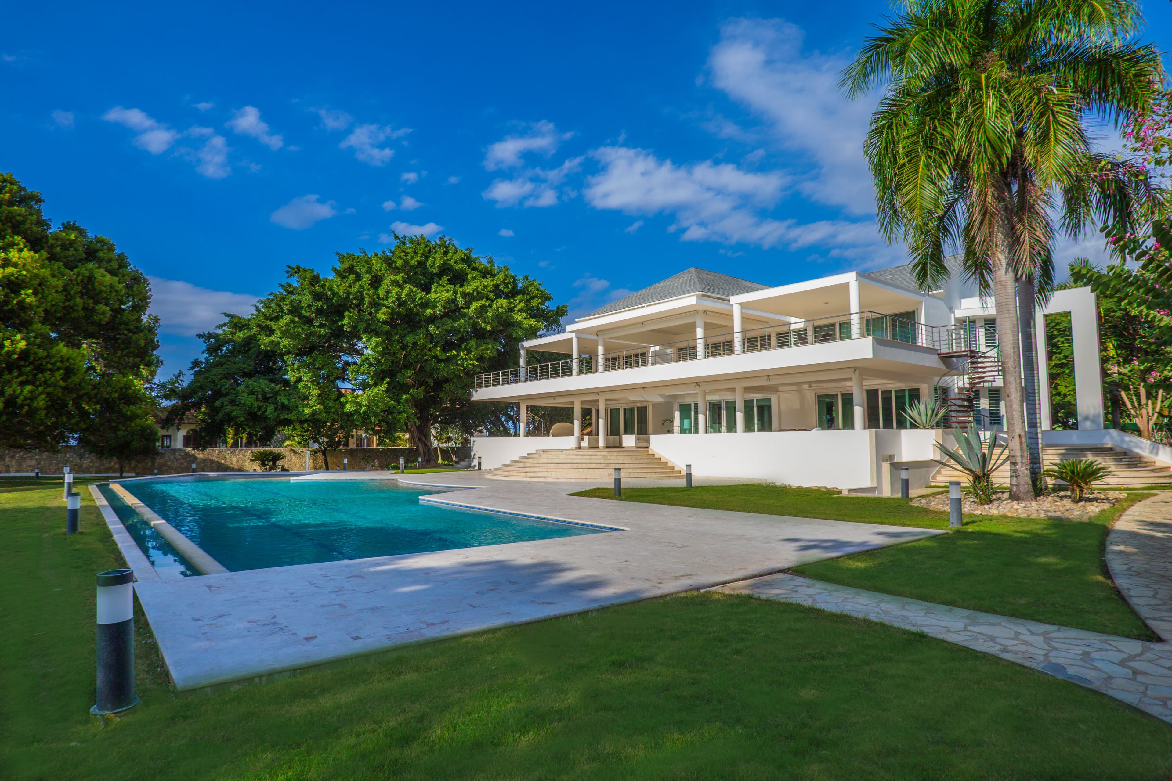 6-Bedroom Oceanfront Estate with Private Beach Access in Sosúa — Exterior