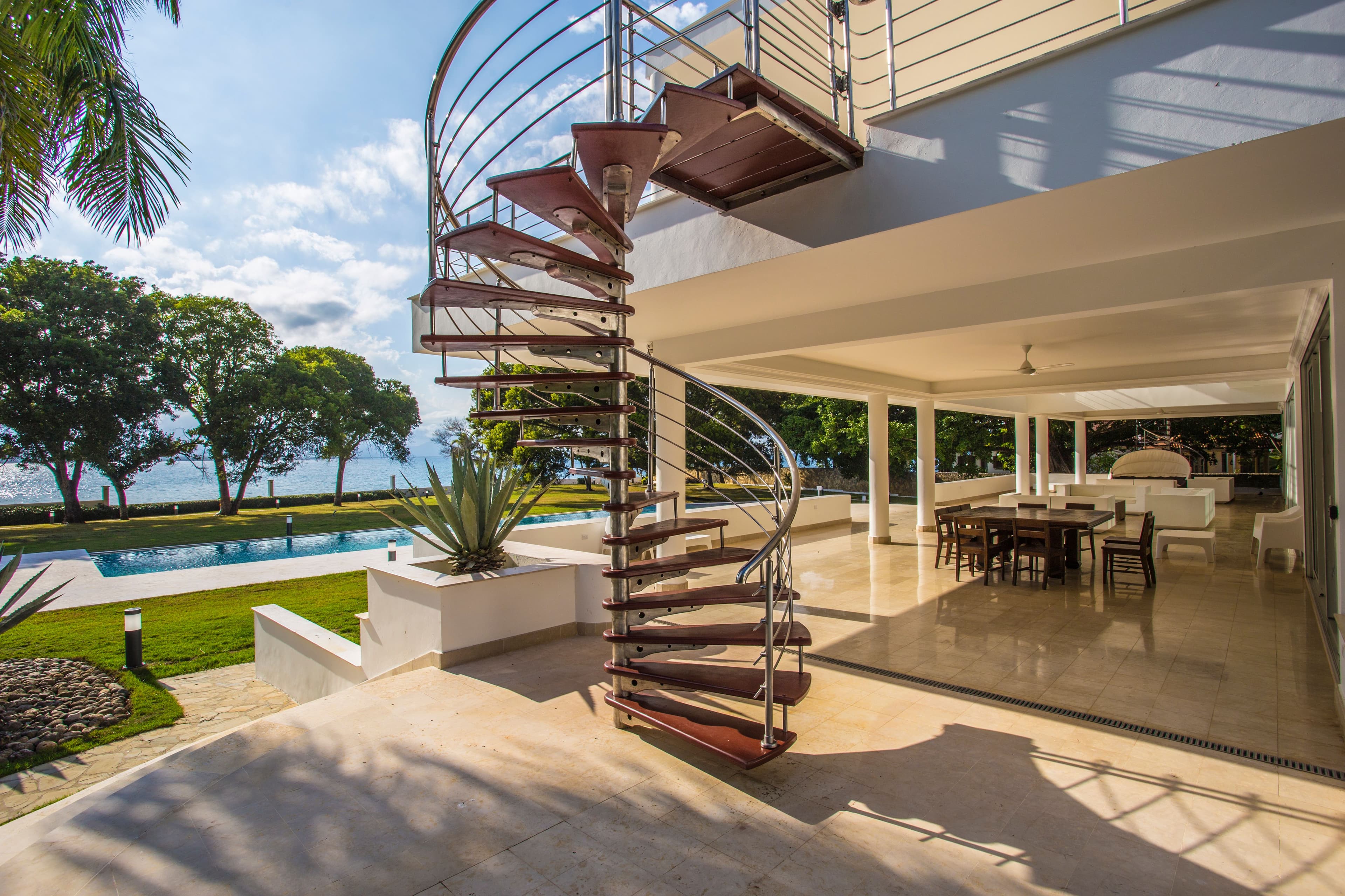 6-Bedroom Oceanfront Estate with Private Beach Access in Sosúa — Terrace