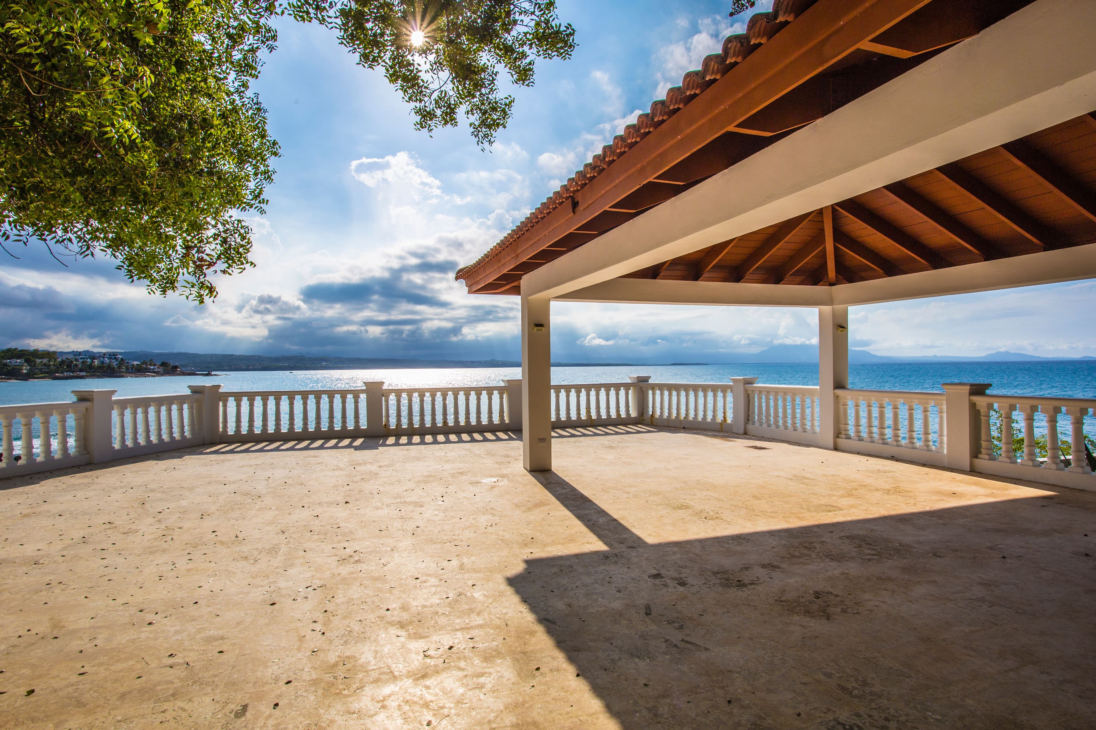 6-Bedroom Oceanfront Estate with Private Beach Access in Sosúa — Terrace