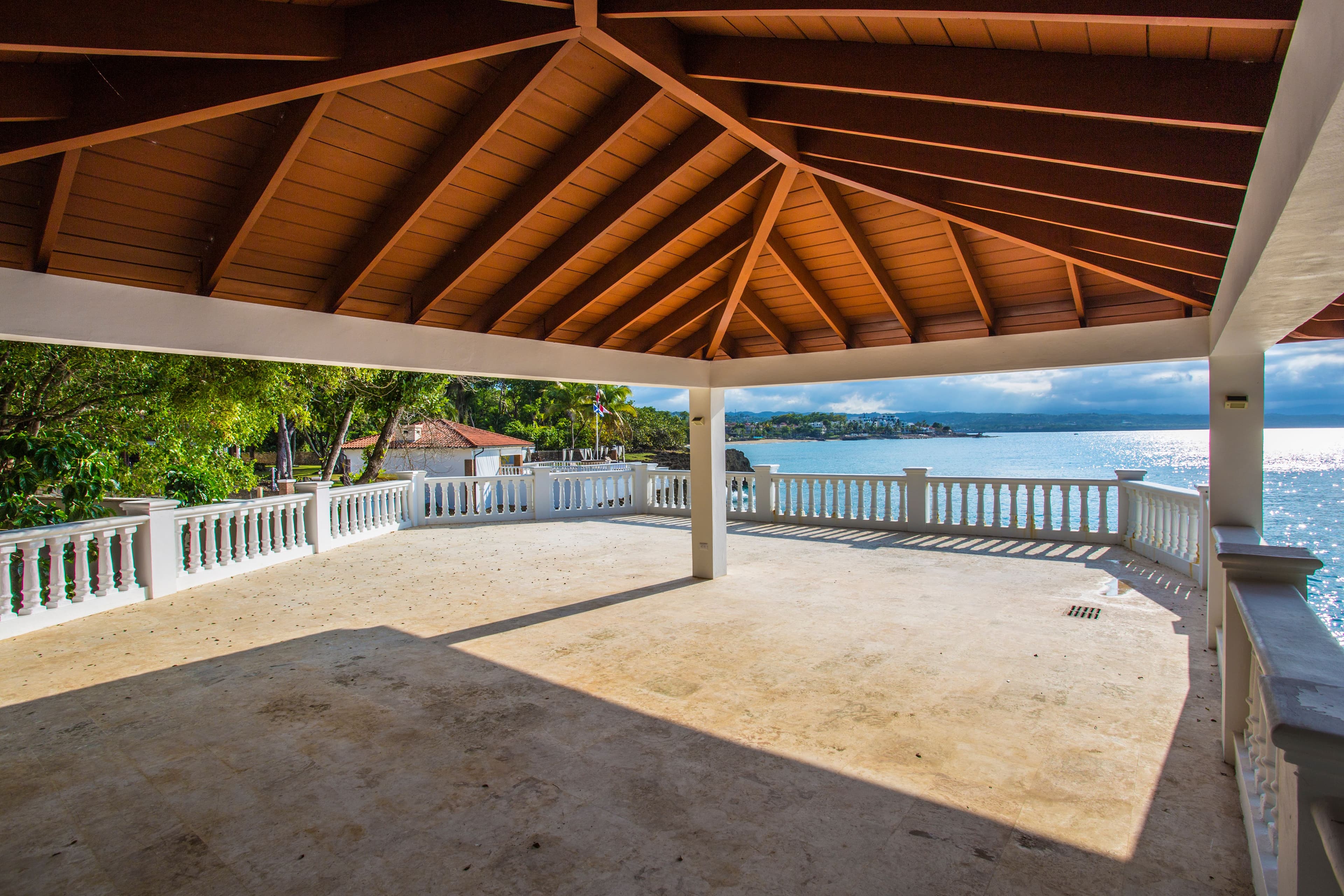 6-Bedroom Oceanfront Estate with Private Beach Access in Sosúa — Terrace