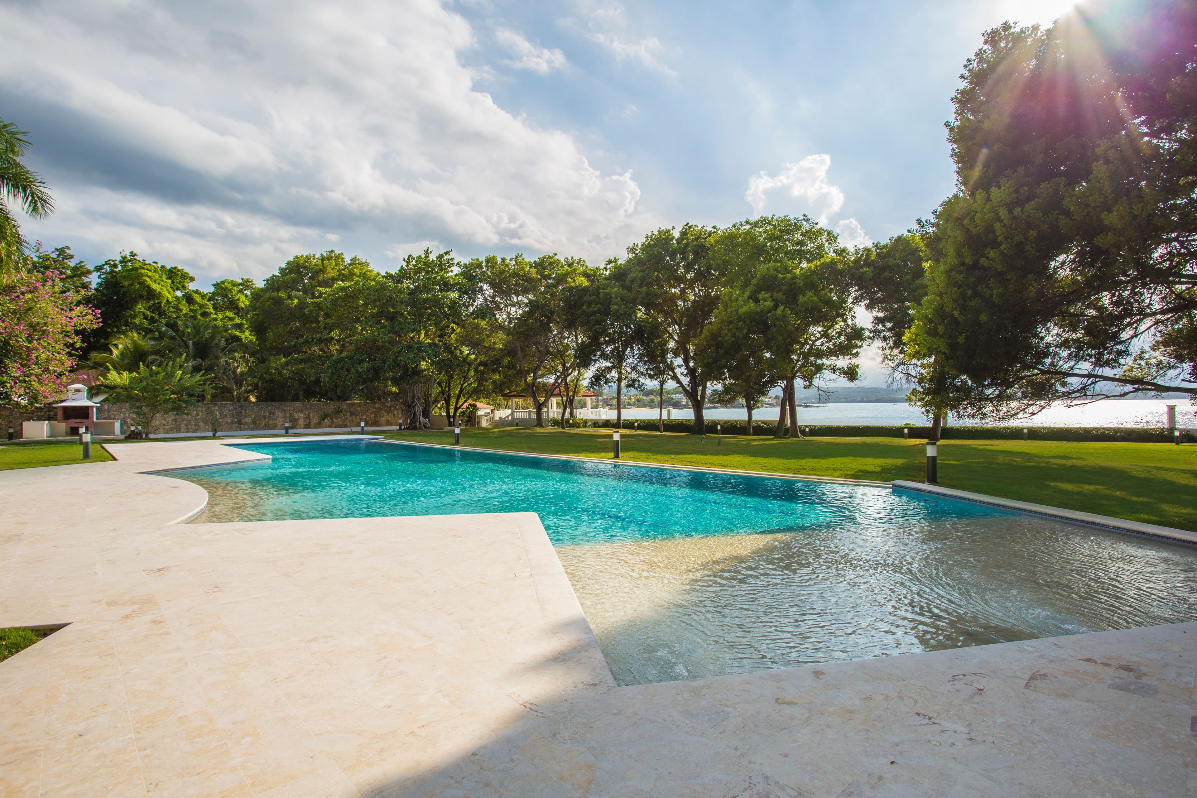 6-Bedroom Oceanfront Estate with Private Beach Access in Sosúa — Pool
