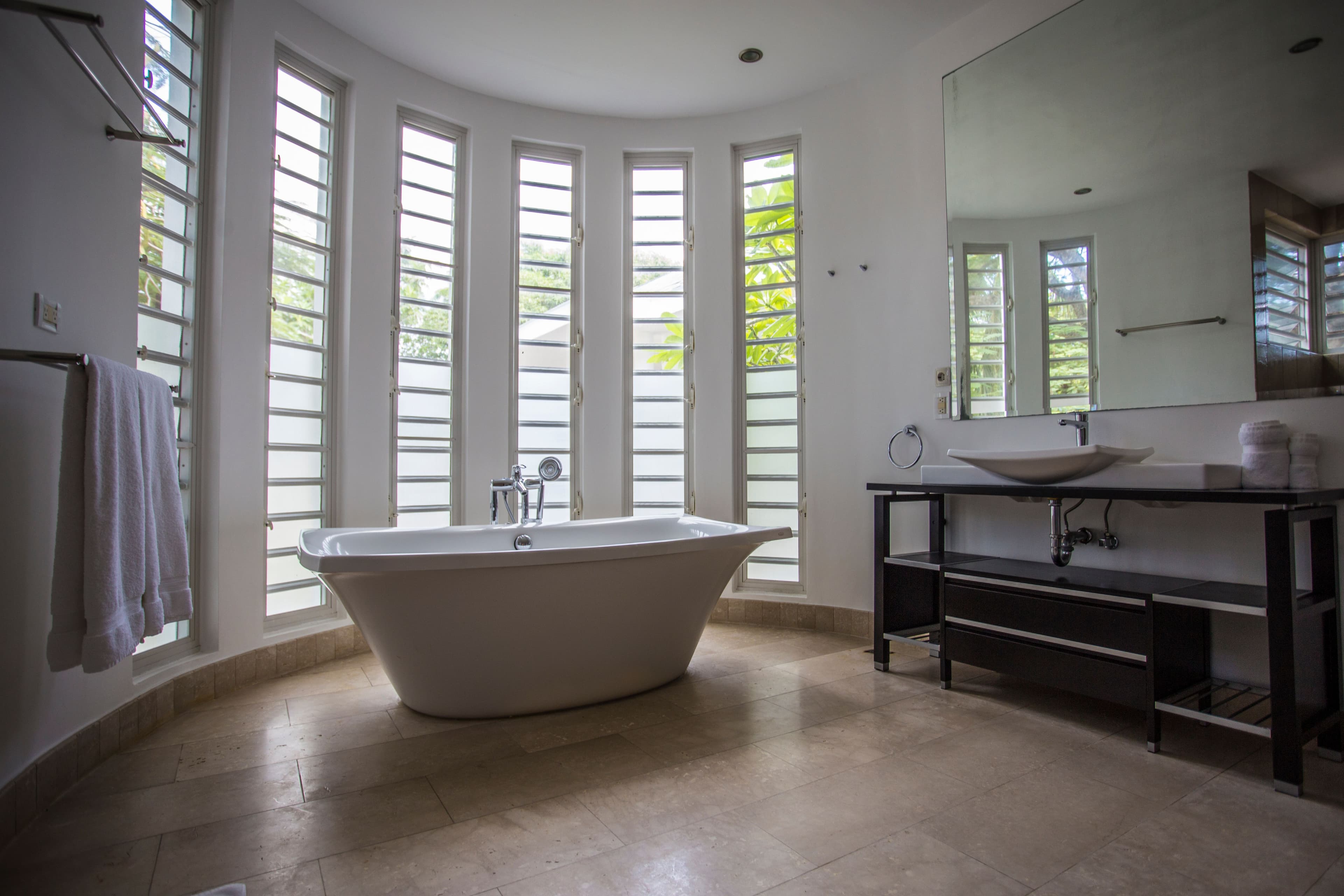 6-Bedroom Oceanfront Estate with Private Beach Access in Sosúa — Bathroom