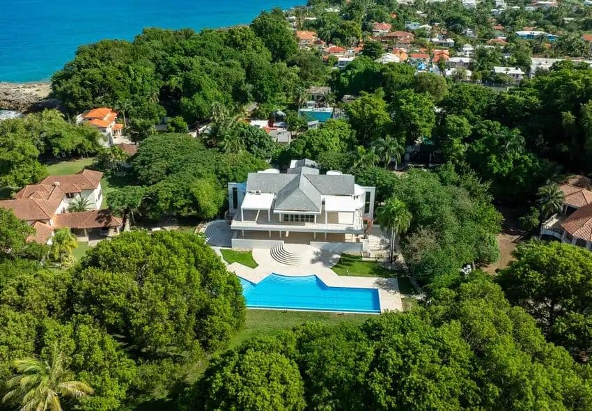 6-Bedroom Oceanfront Estate with Private Beach Access in Sosúa — Exterior