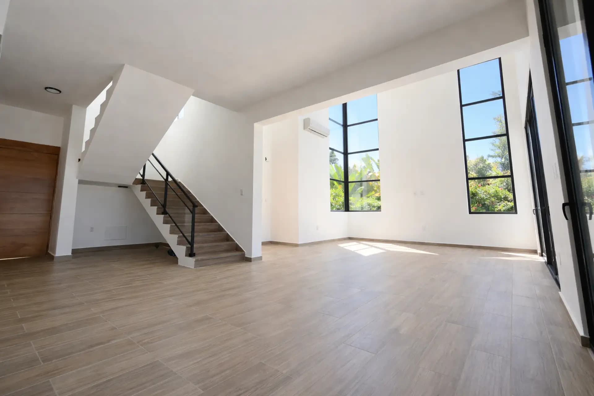 3-Bedroom New Pool Villa with Rooftop Terrace in Perla Marina — Living room