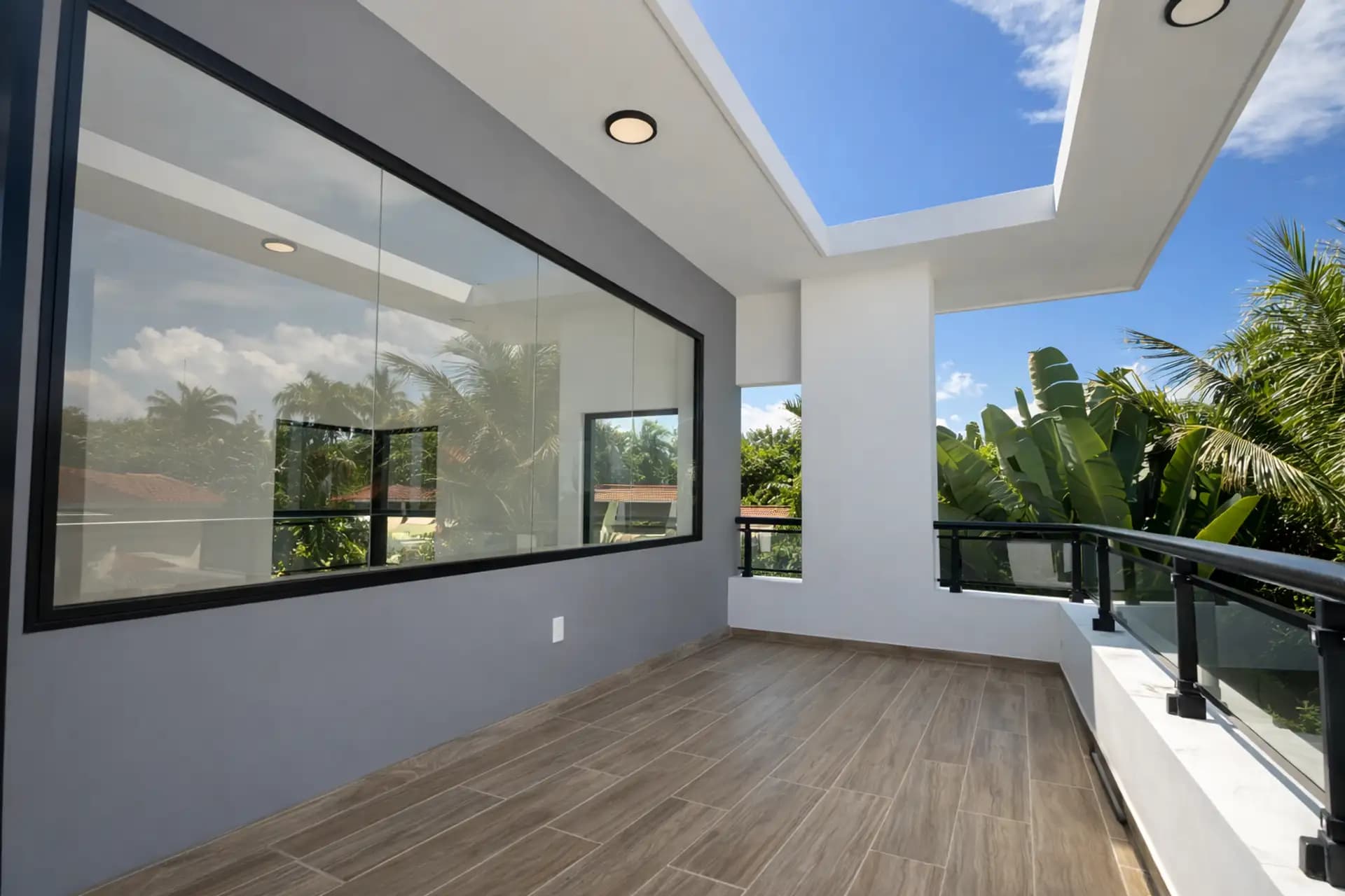 3-Bedroom New Pool Villa with Rooftop Terrace in Perla Marina — Balcony