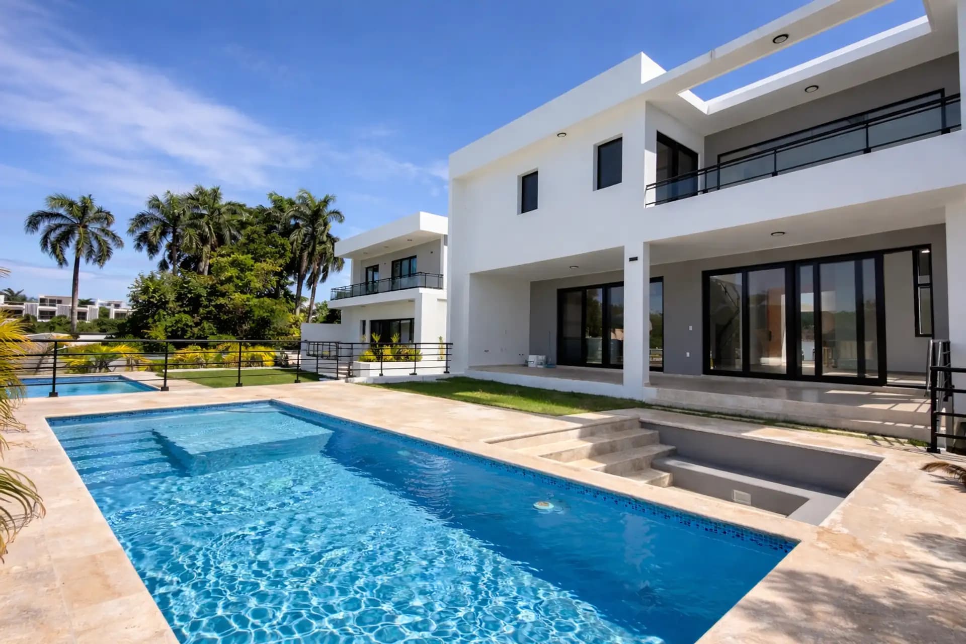 3-Bedroom New Pool Villa with Rooftop Terrace in Perla Marina — Pool