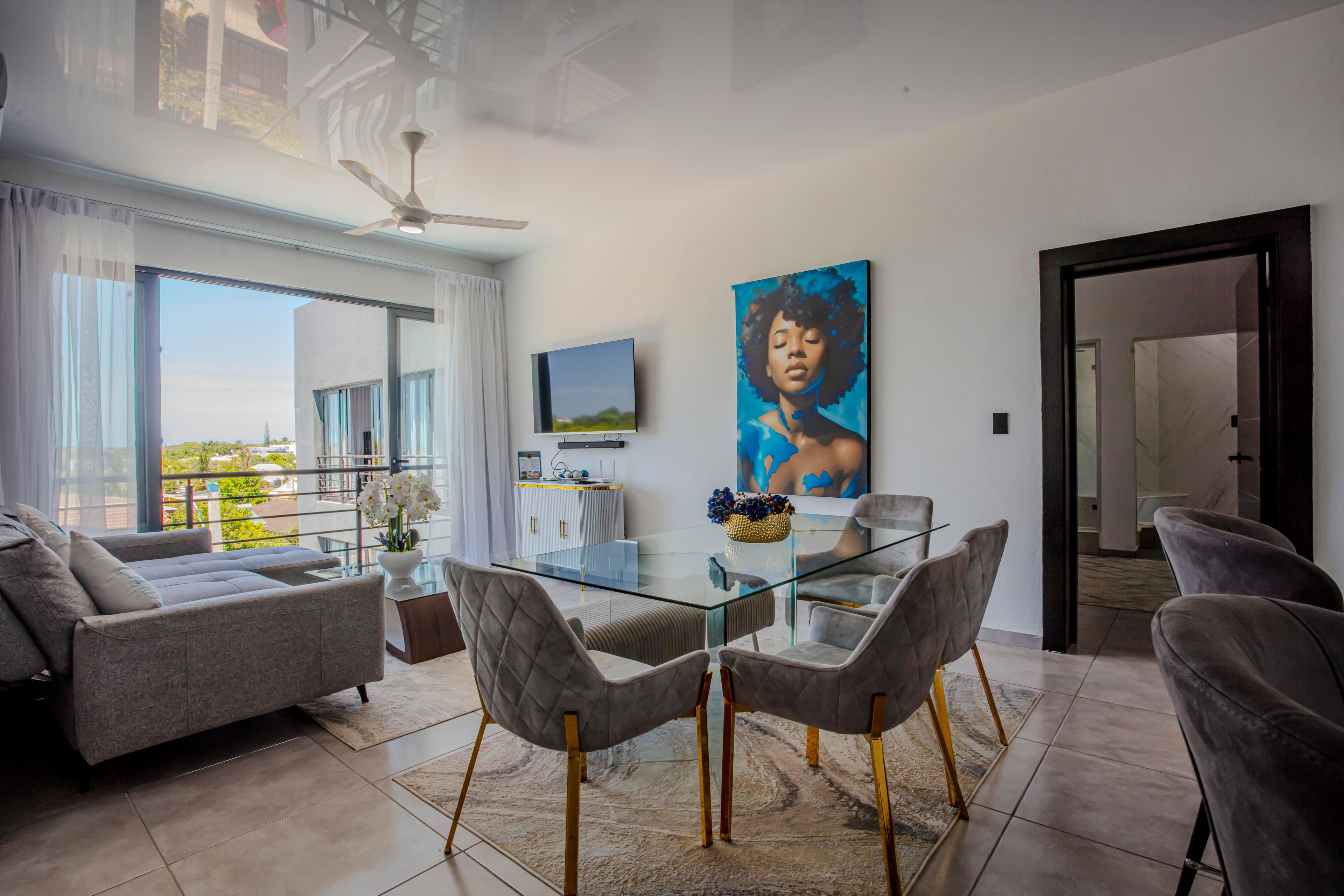 2-Bedroom Turn-Key Condo at Rizz Suites - Sosúa — Open living & dining area